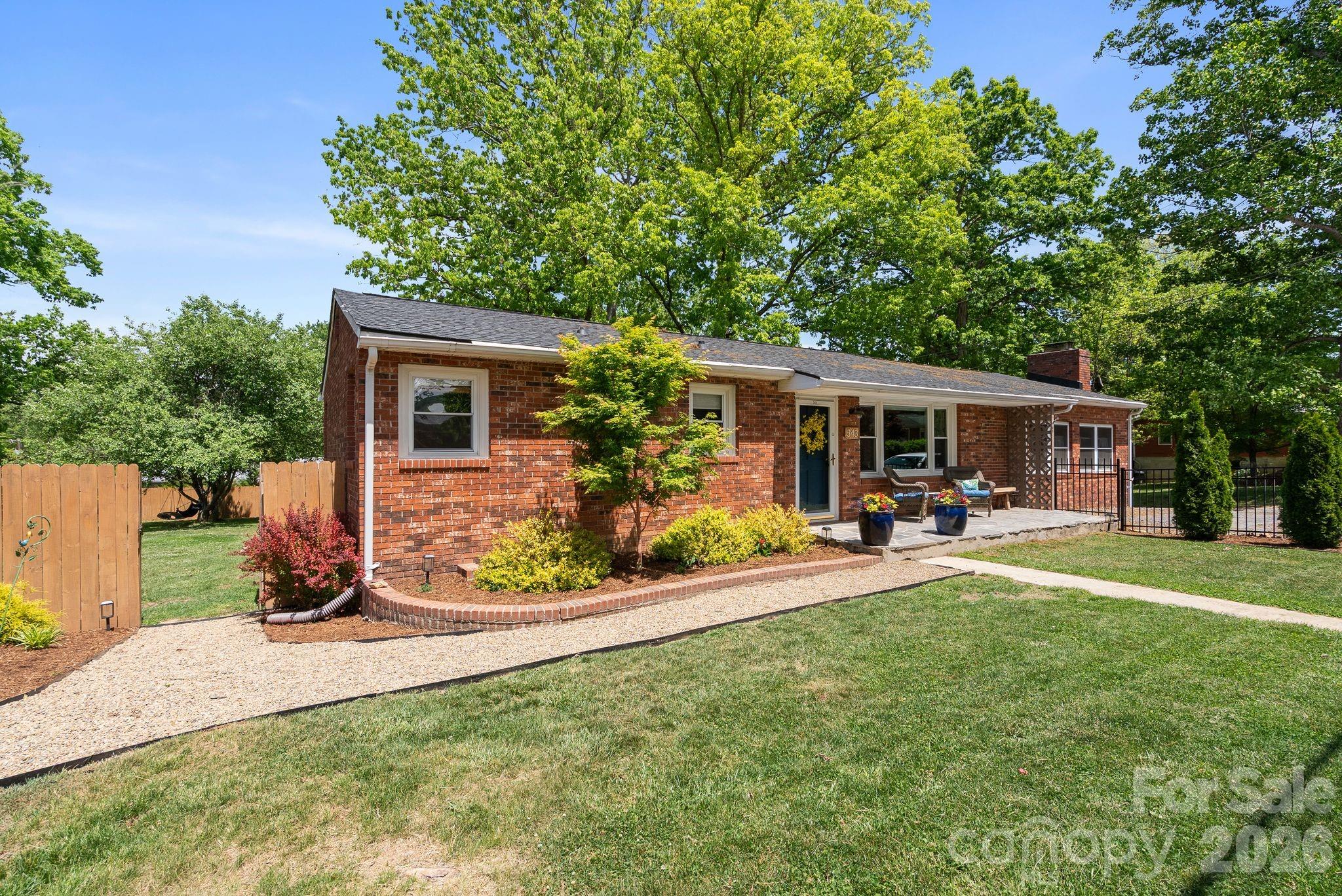 343 Oakview Park Road — Asheville