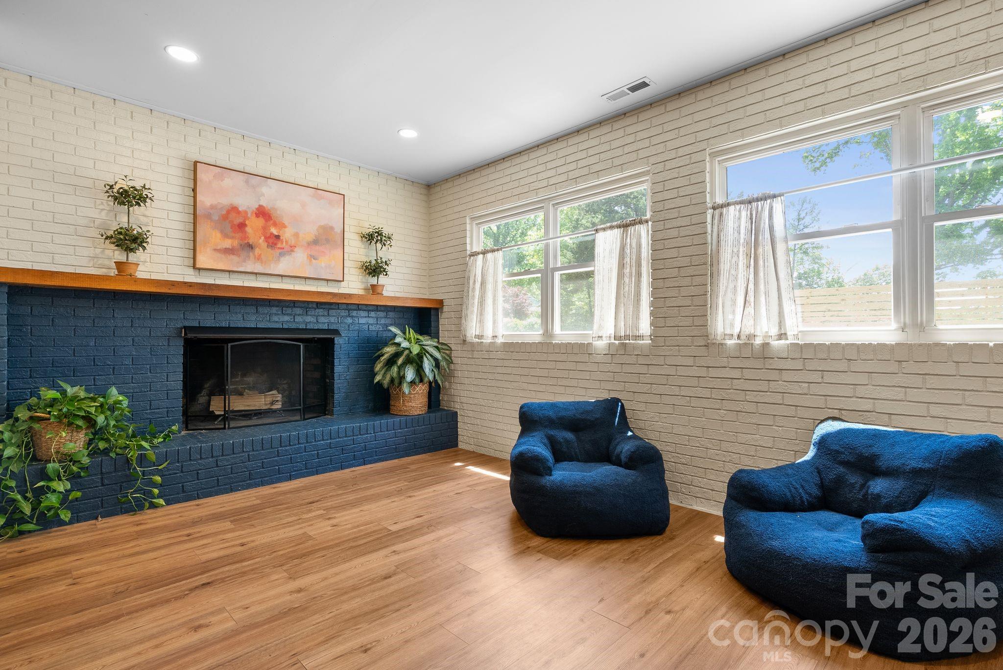 343 Oakview Park Road — Asheville