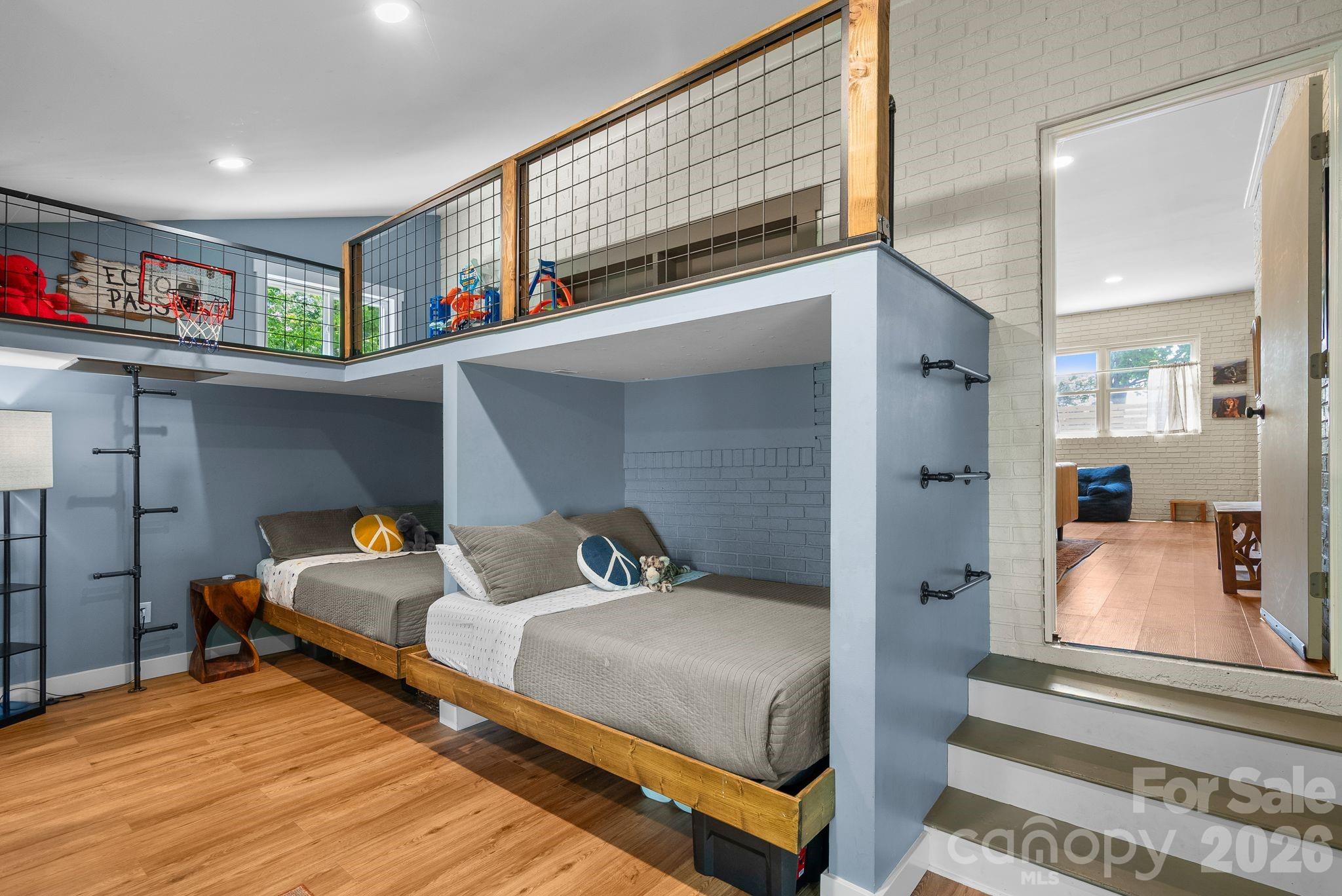343 Oakview Park Road — Asheville
