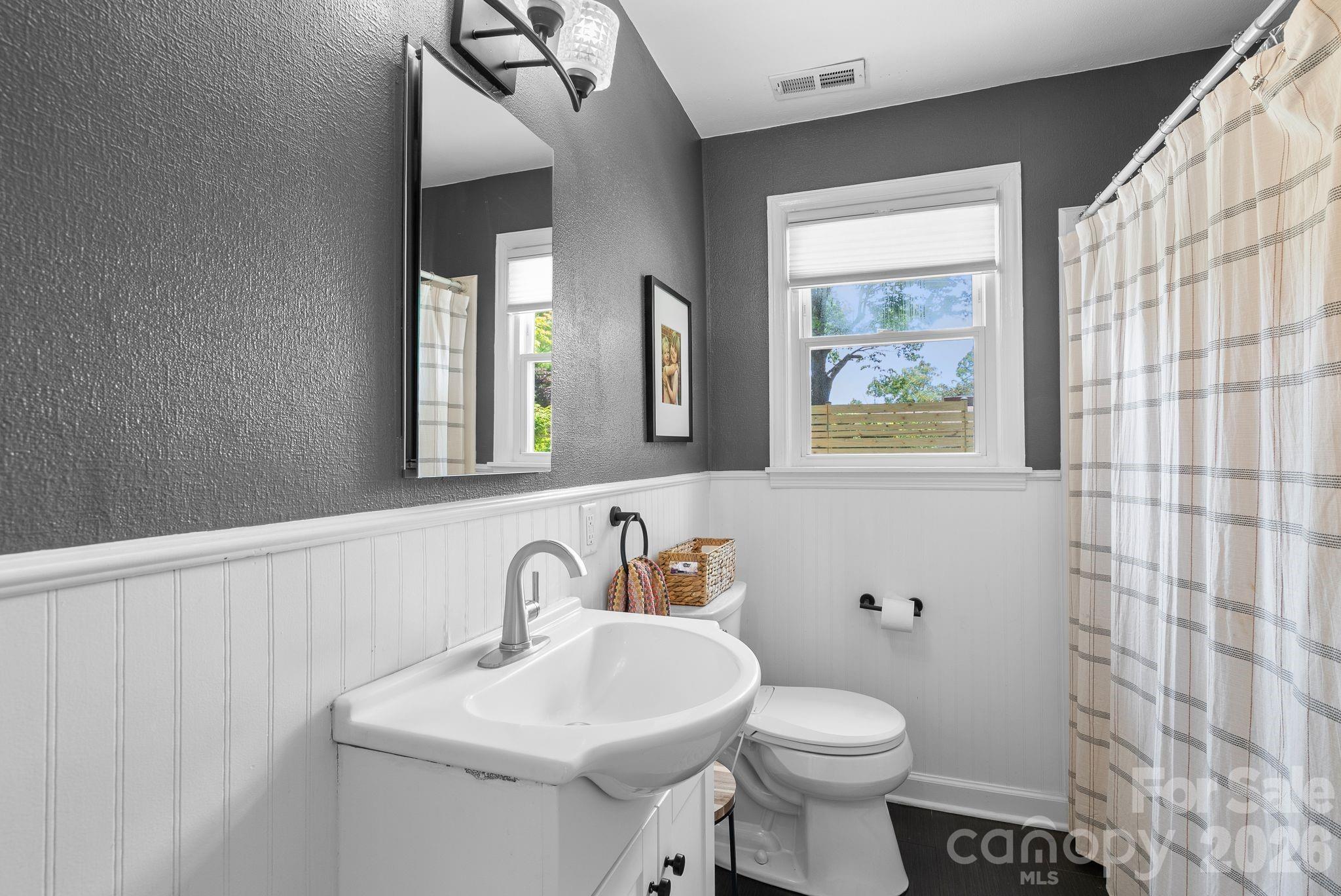 343 Oakview Park Road — Asheville