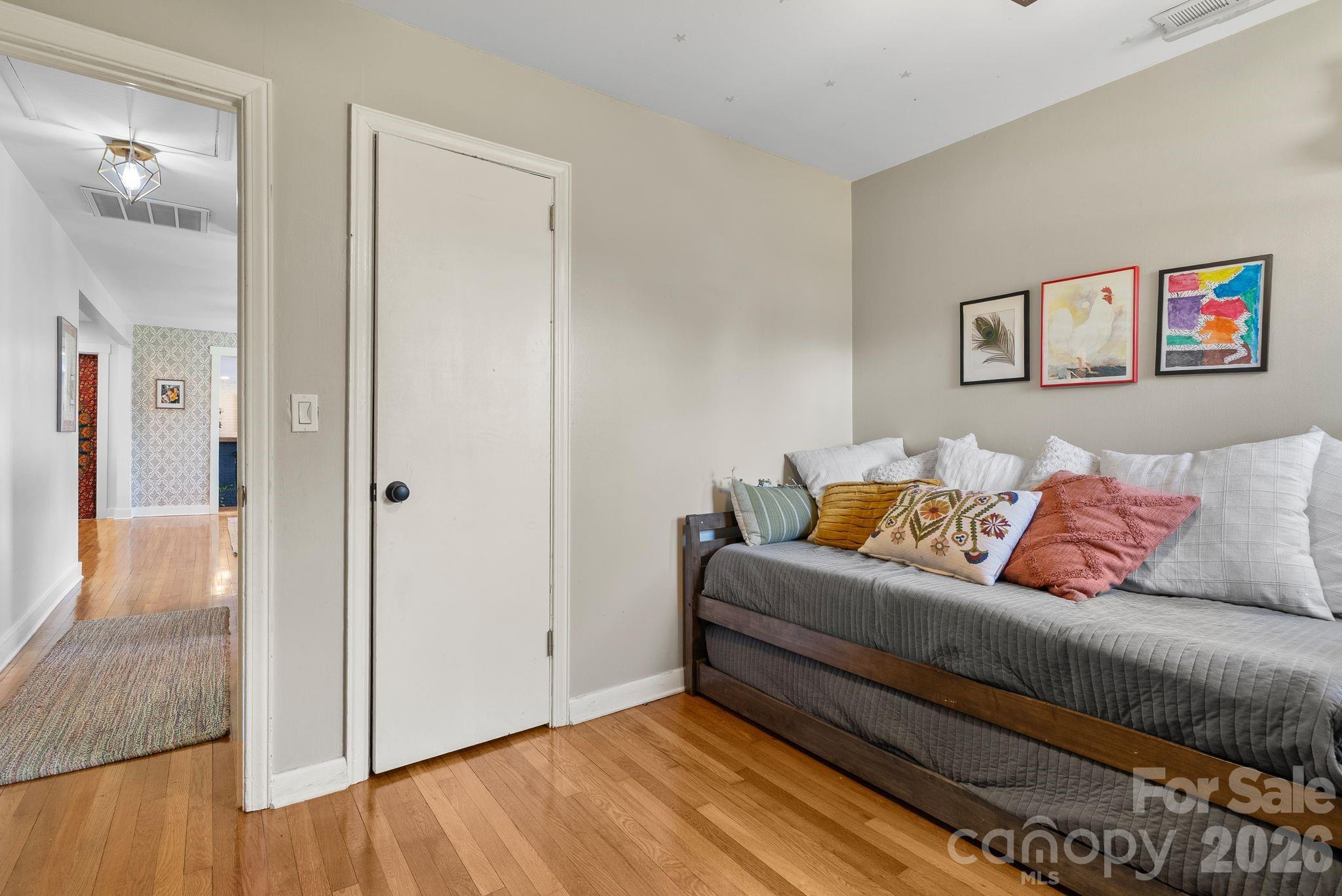 343 Oakview Park Road — Asheville