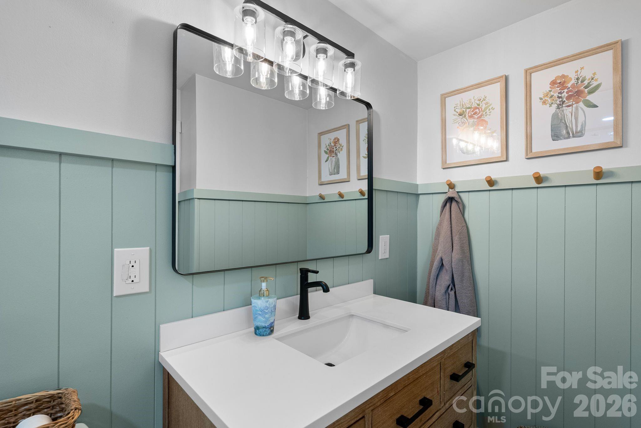 343 Oakview Park Road — Asheville
