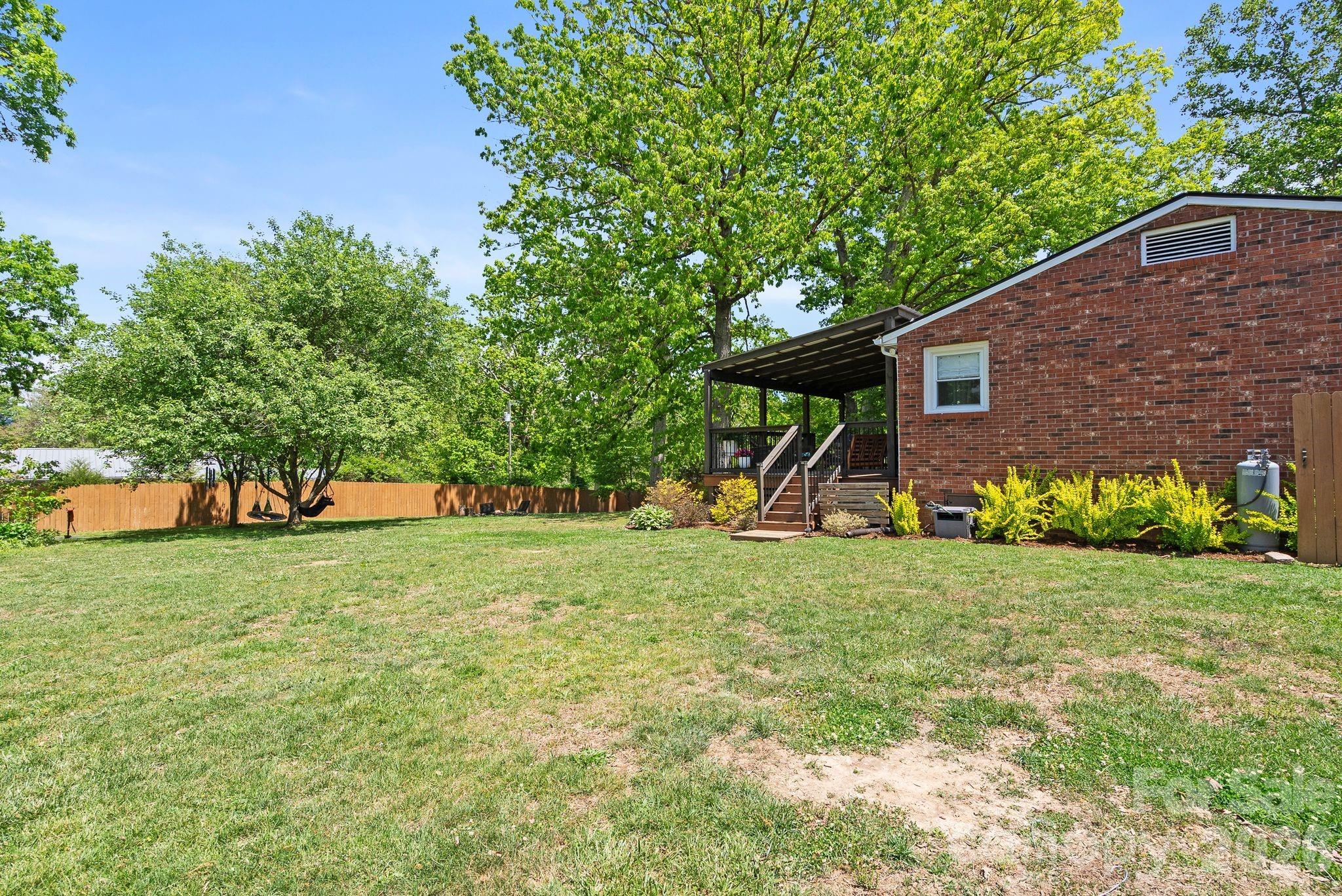 343 Oakview Park Road — Asheville