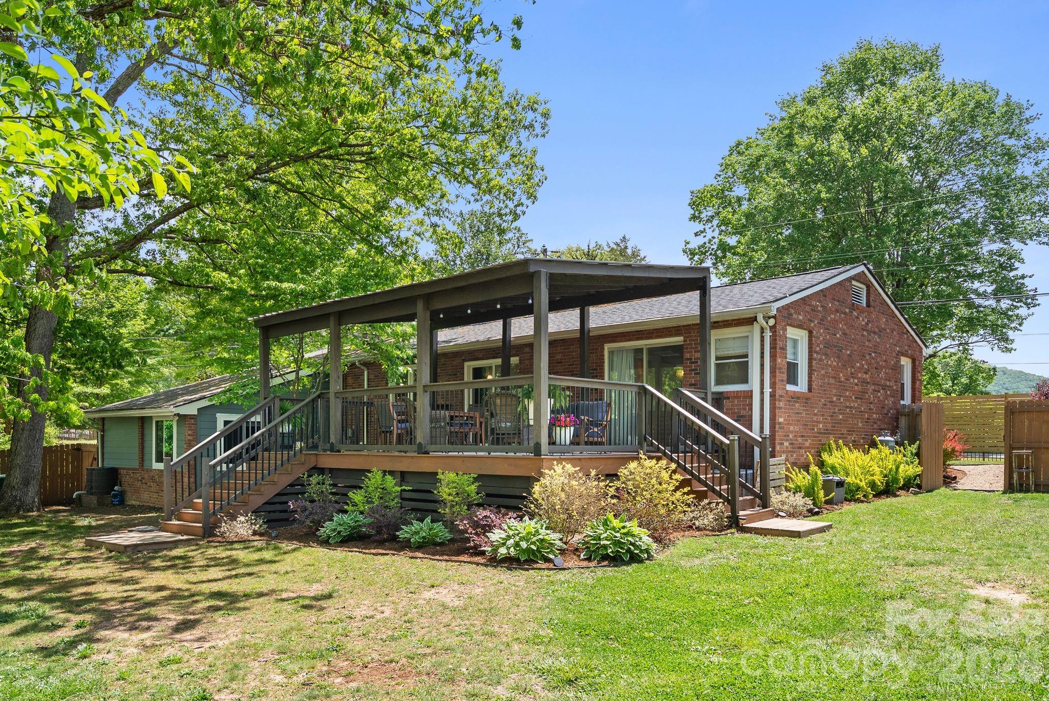 343 Oakview Park Road — Asheville