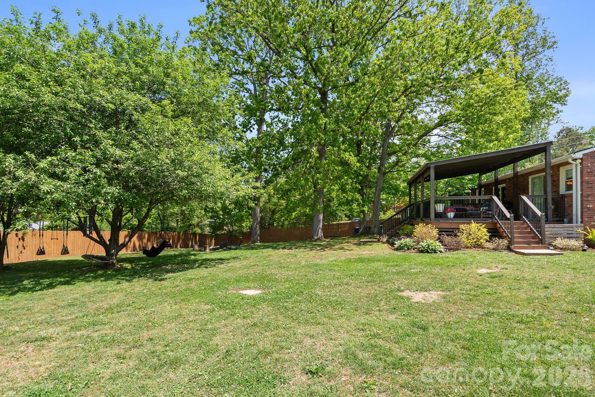 343 Oakview Park Road — Asheville