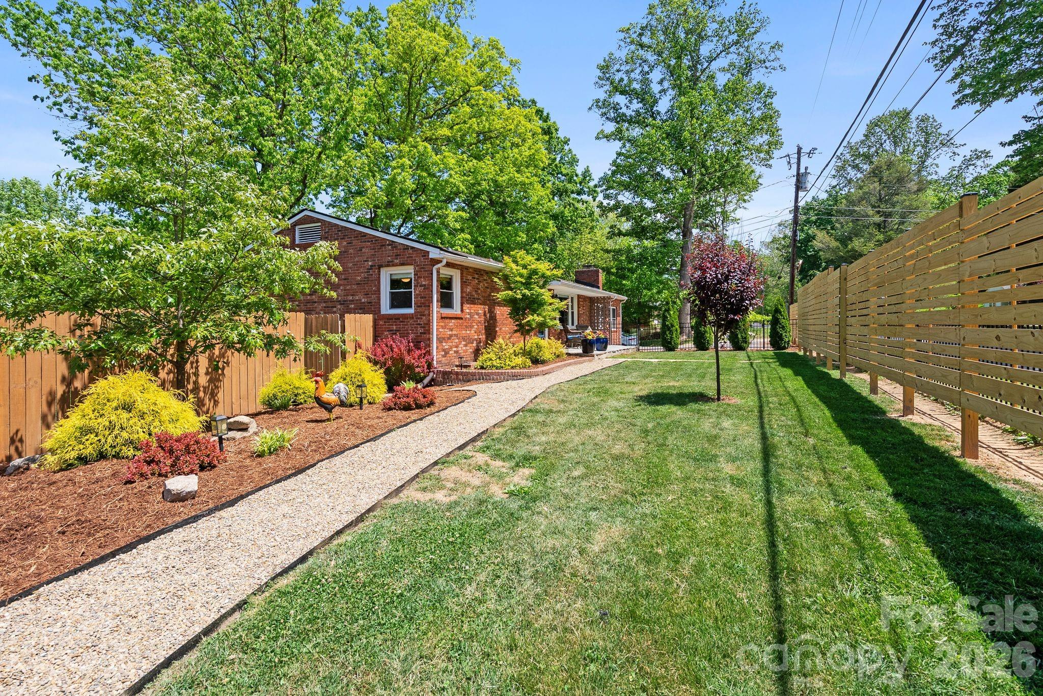 343 Oakview Park Road — Asheville