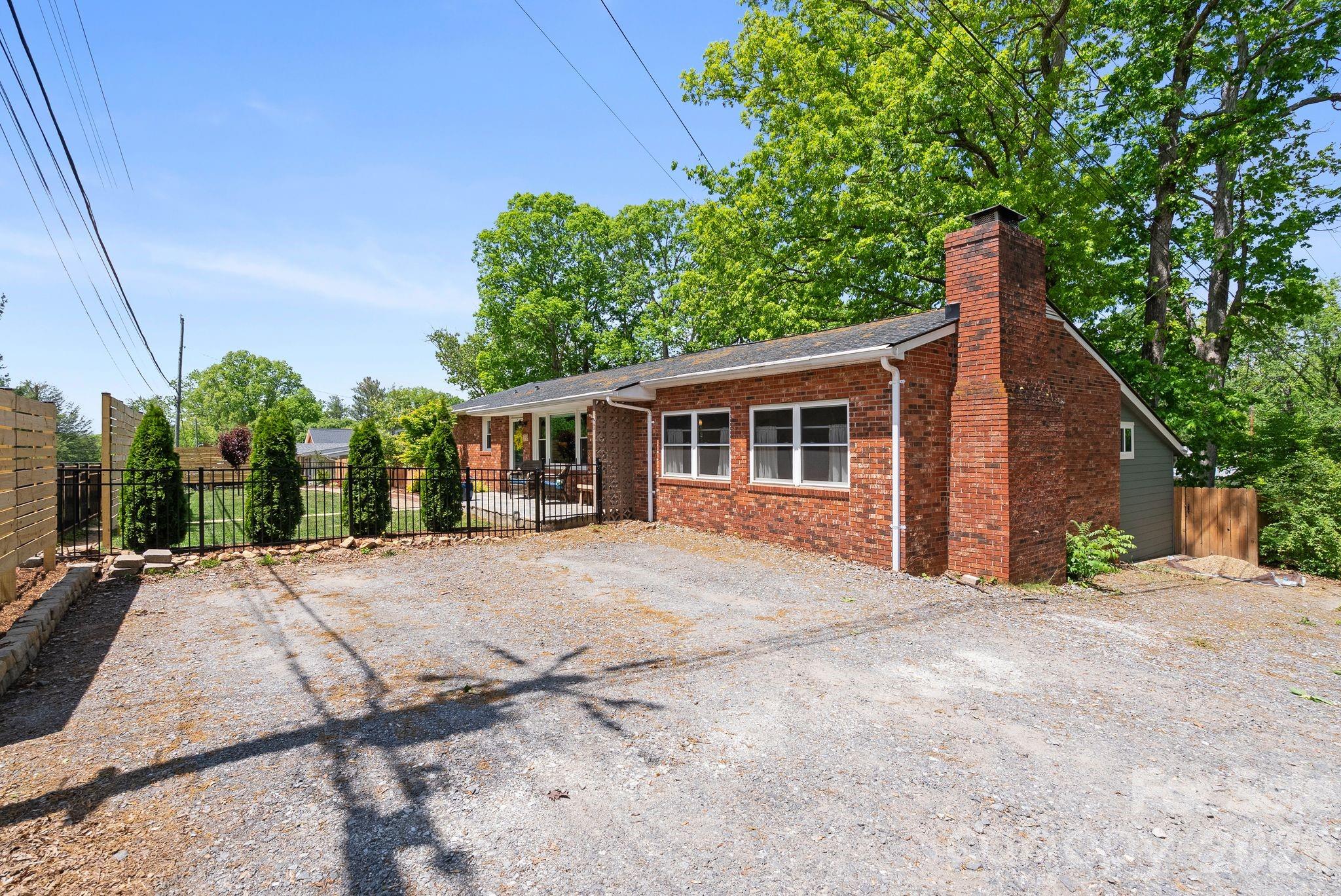 343 Oakview Park Road — Asheville