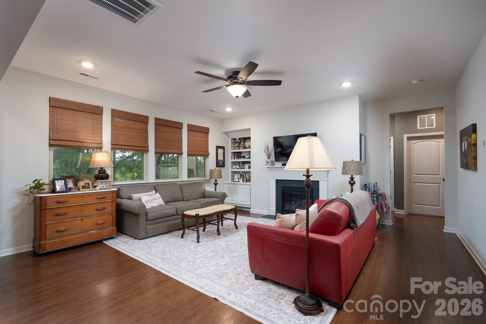 858 Double Oak Lane SE — Concord