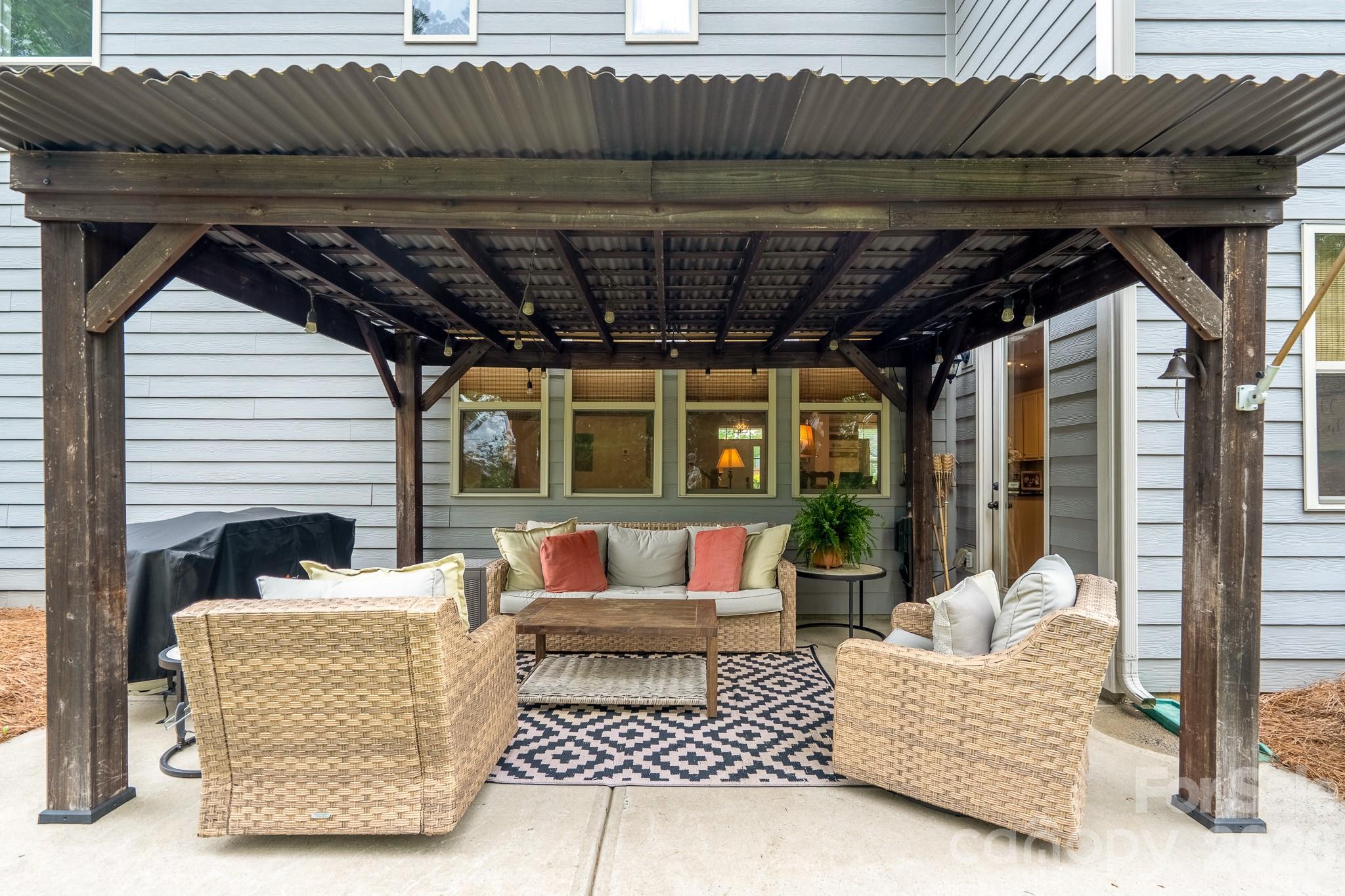 858 Double Oak Lane SE — Concord