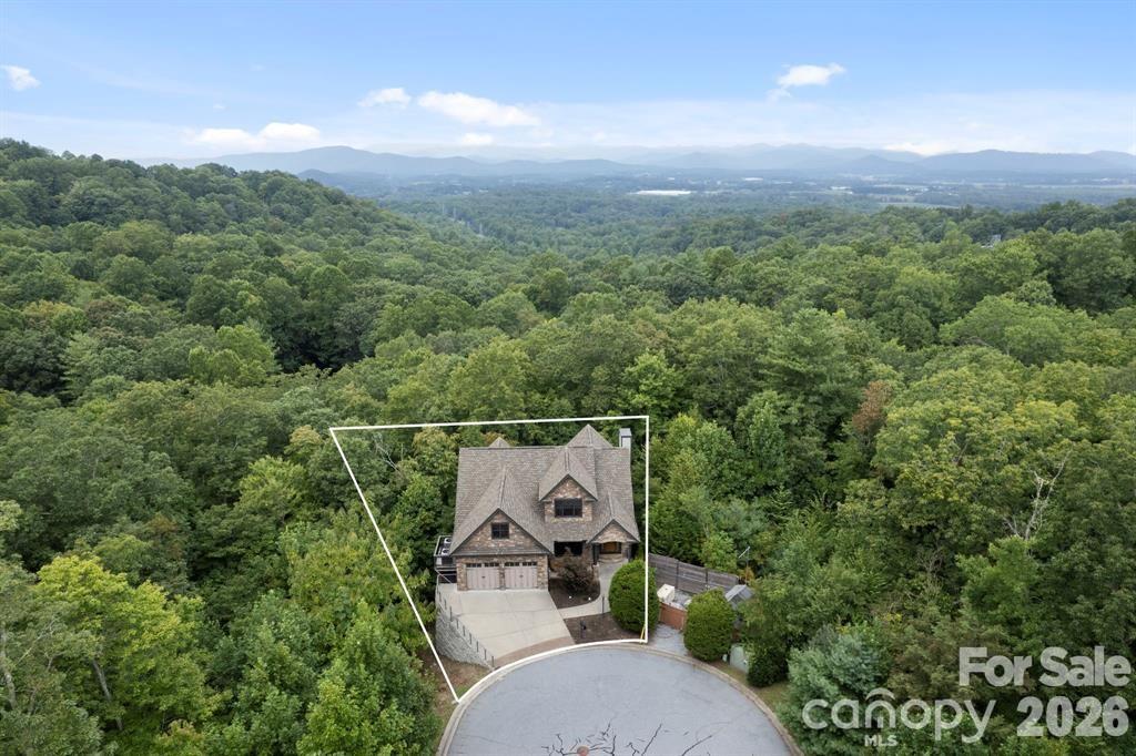 109 Wood Owl Court — Hendersonville