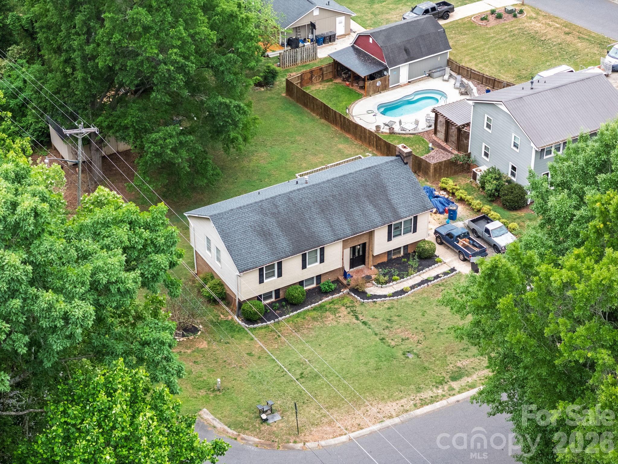 501 Old Farm Road — Statesville