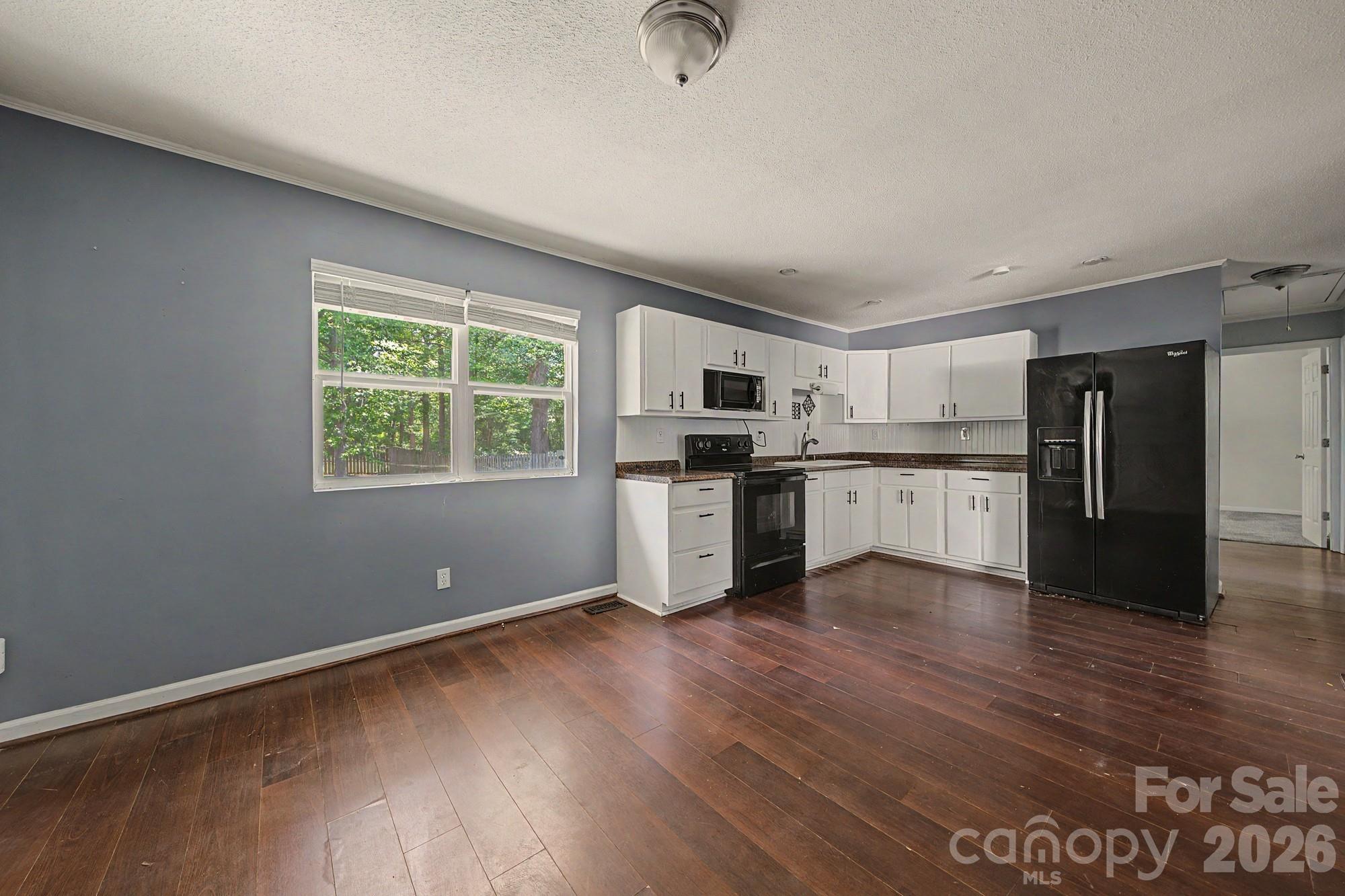630 Ginger Cake Road — Lancaster