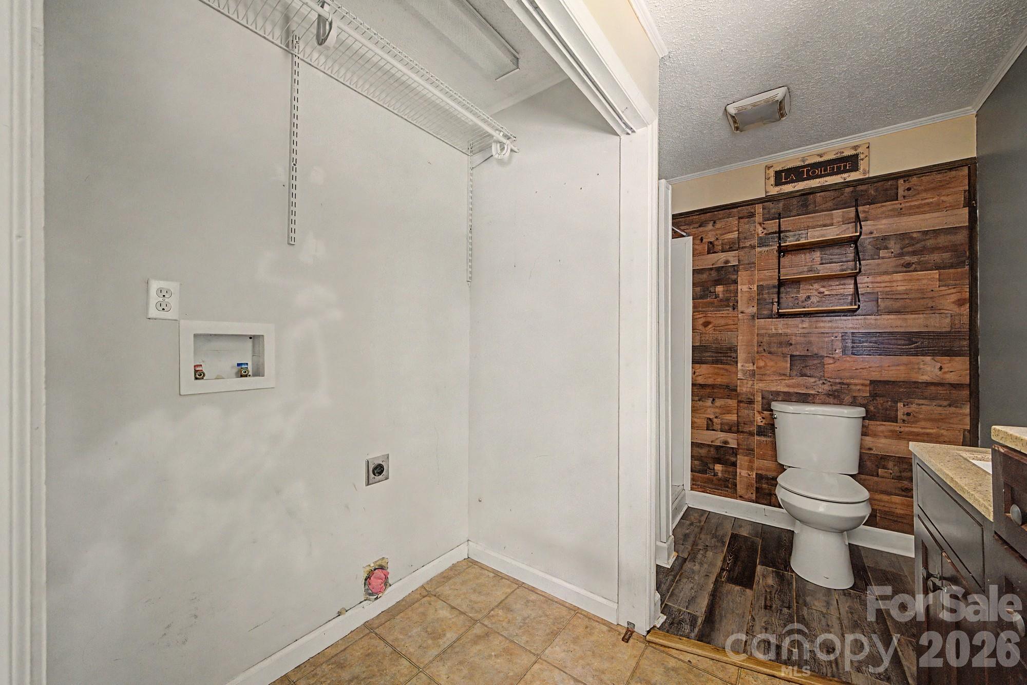 630 Ginger Cake Road — Lancaster