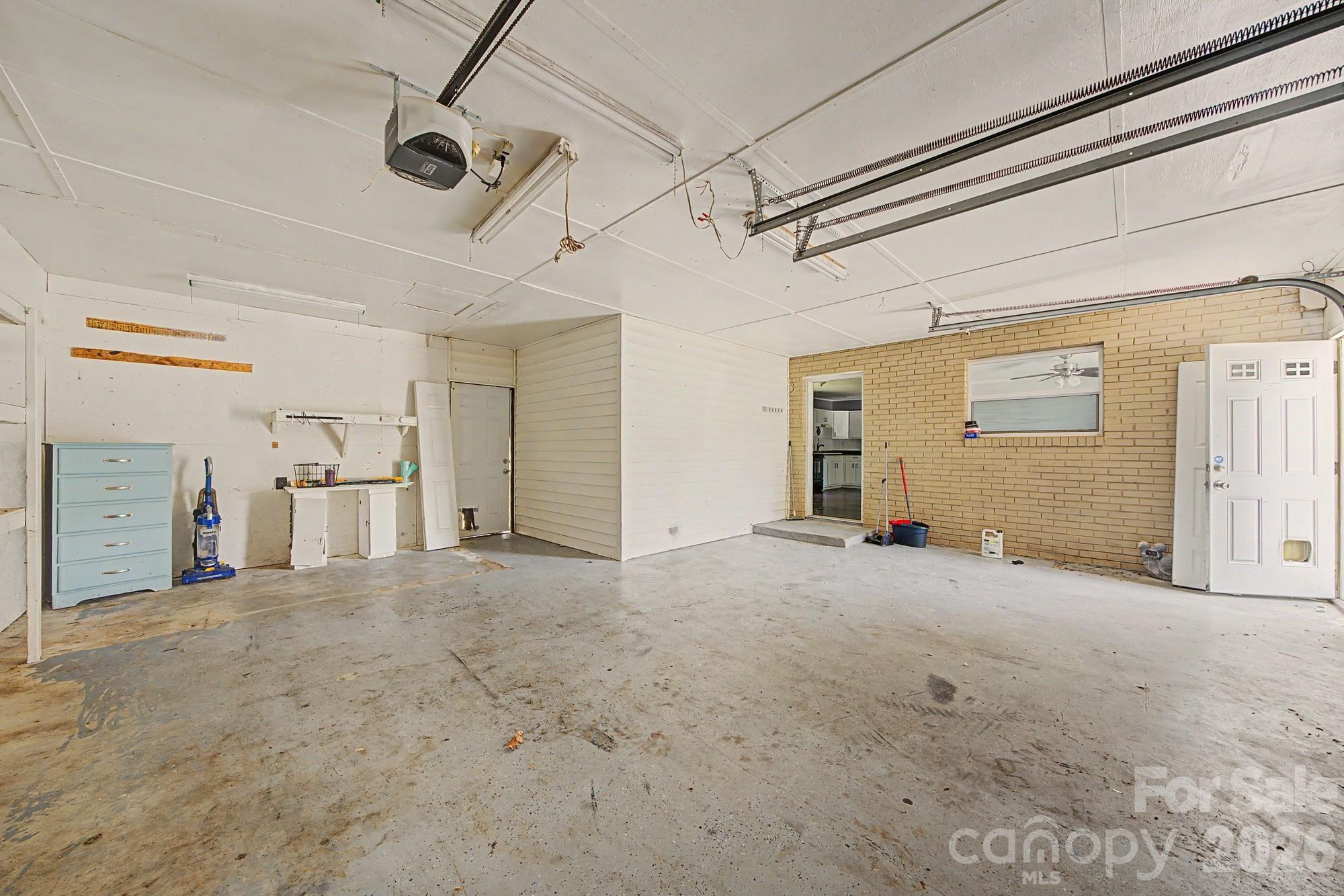 630 Ginger Cake Road — Lancaster