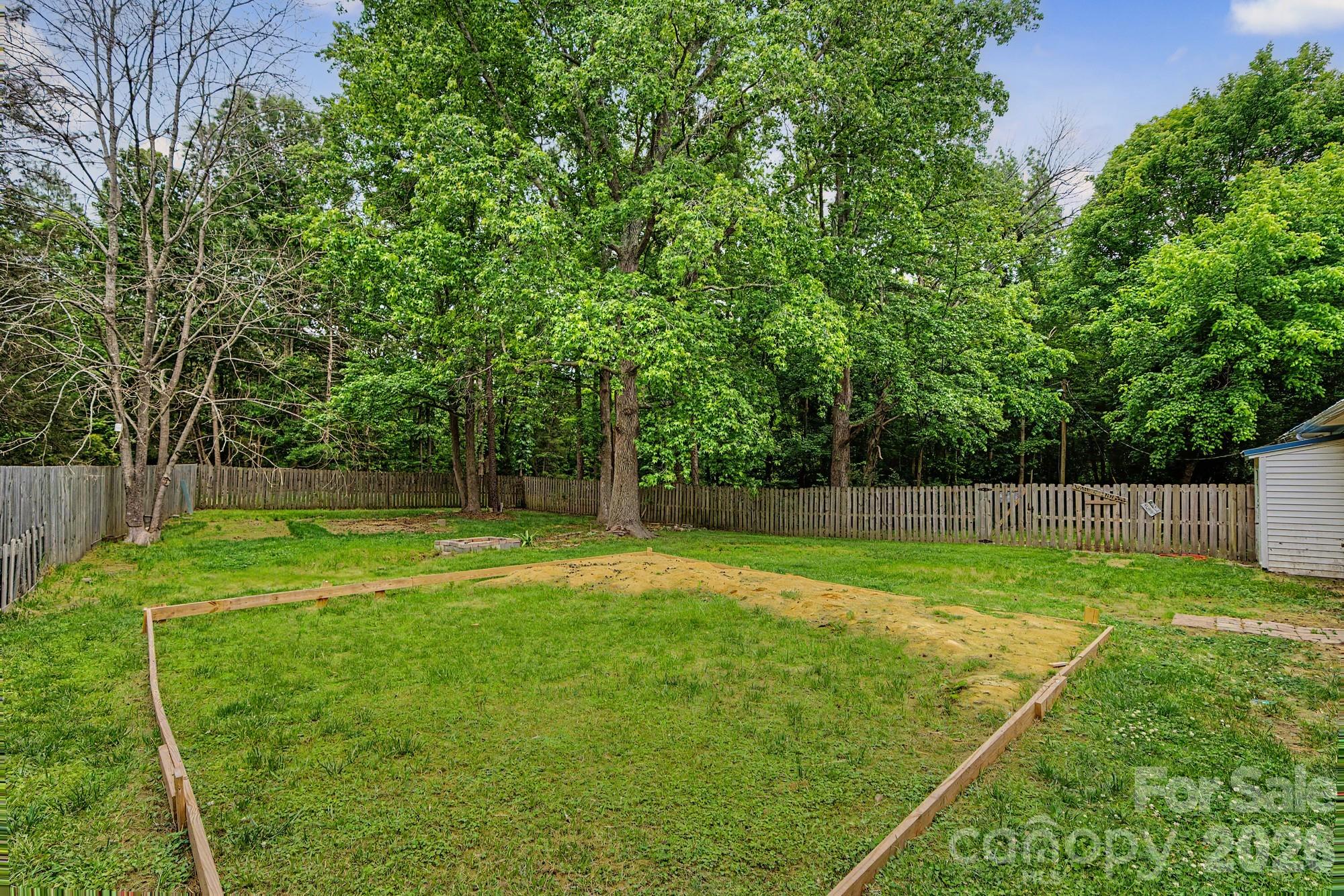 630 Ginger Cake Road — Lancaster