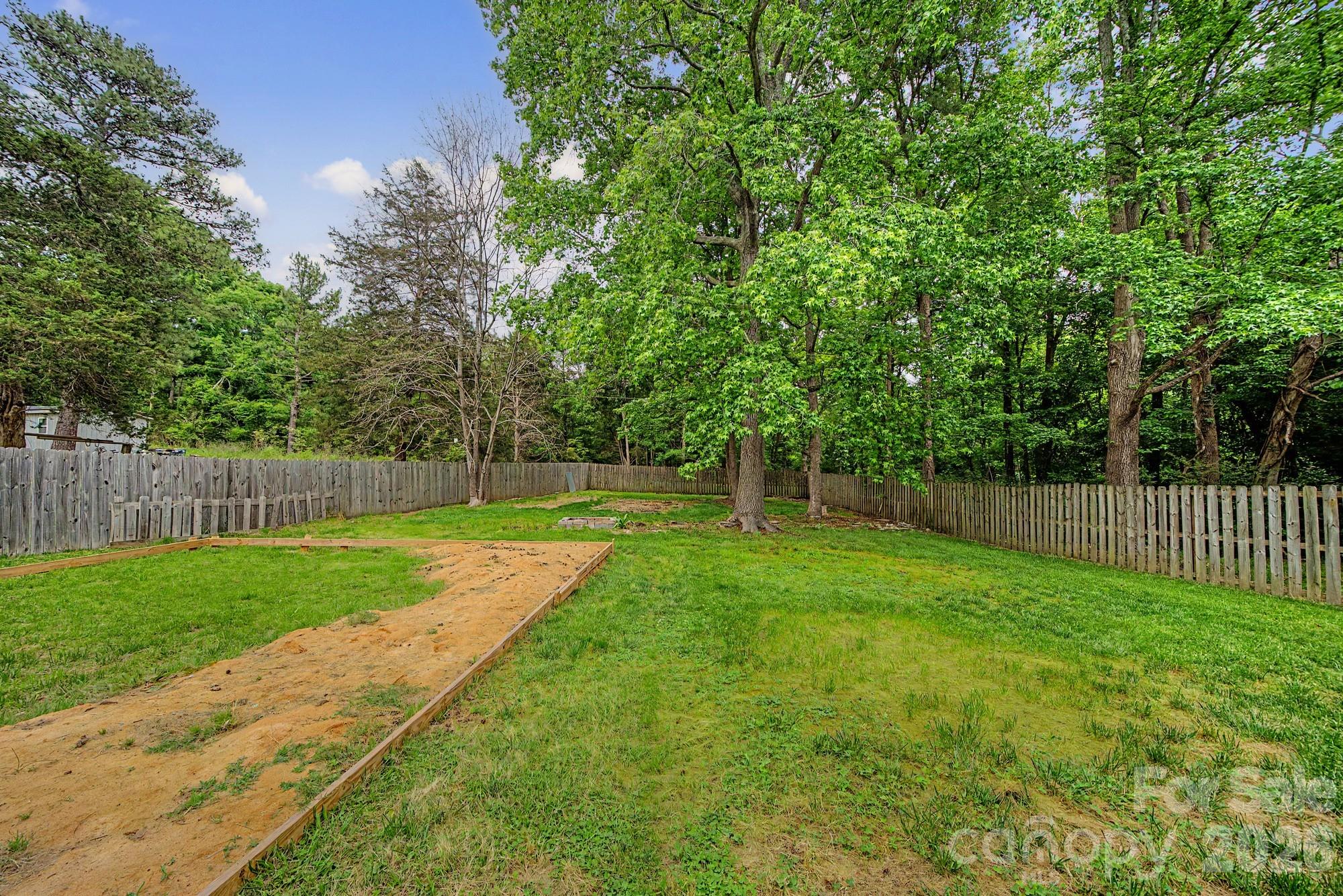 630 Ginger Cake Road — Lancaster