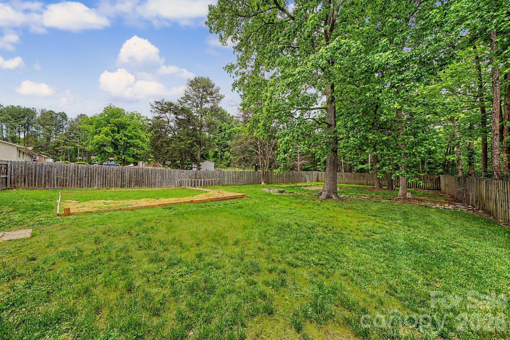 630 Ginger Cake Road — Lancaster