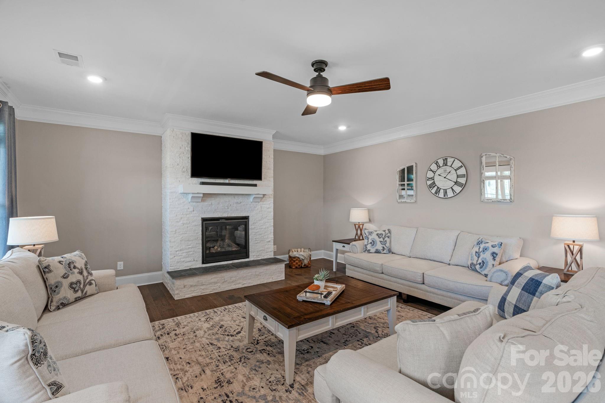 1050 Emerald Creek Drive — Elgin