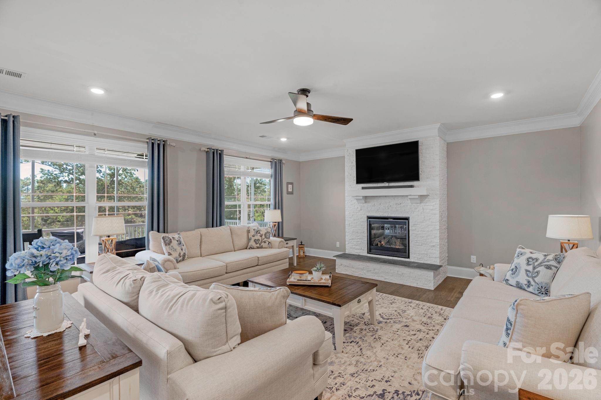 1050 Emerald Creek Drive — Elgin
