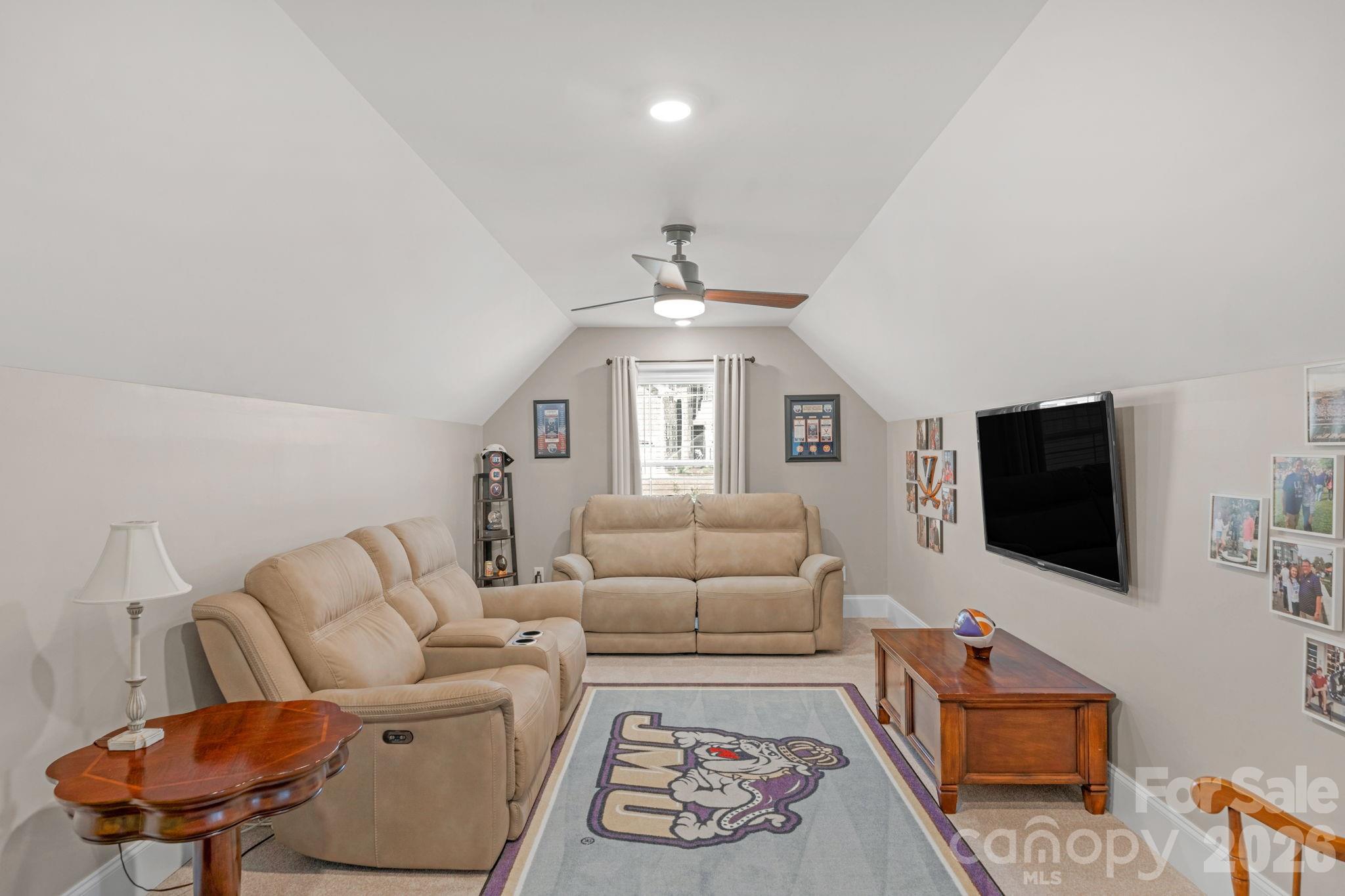 1050 Emerald Creek Drive — Elgin