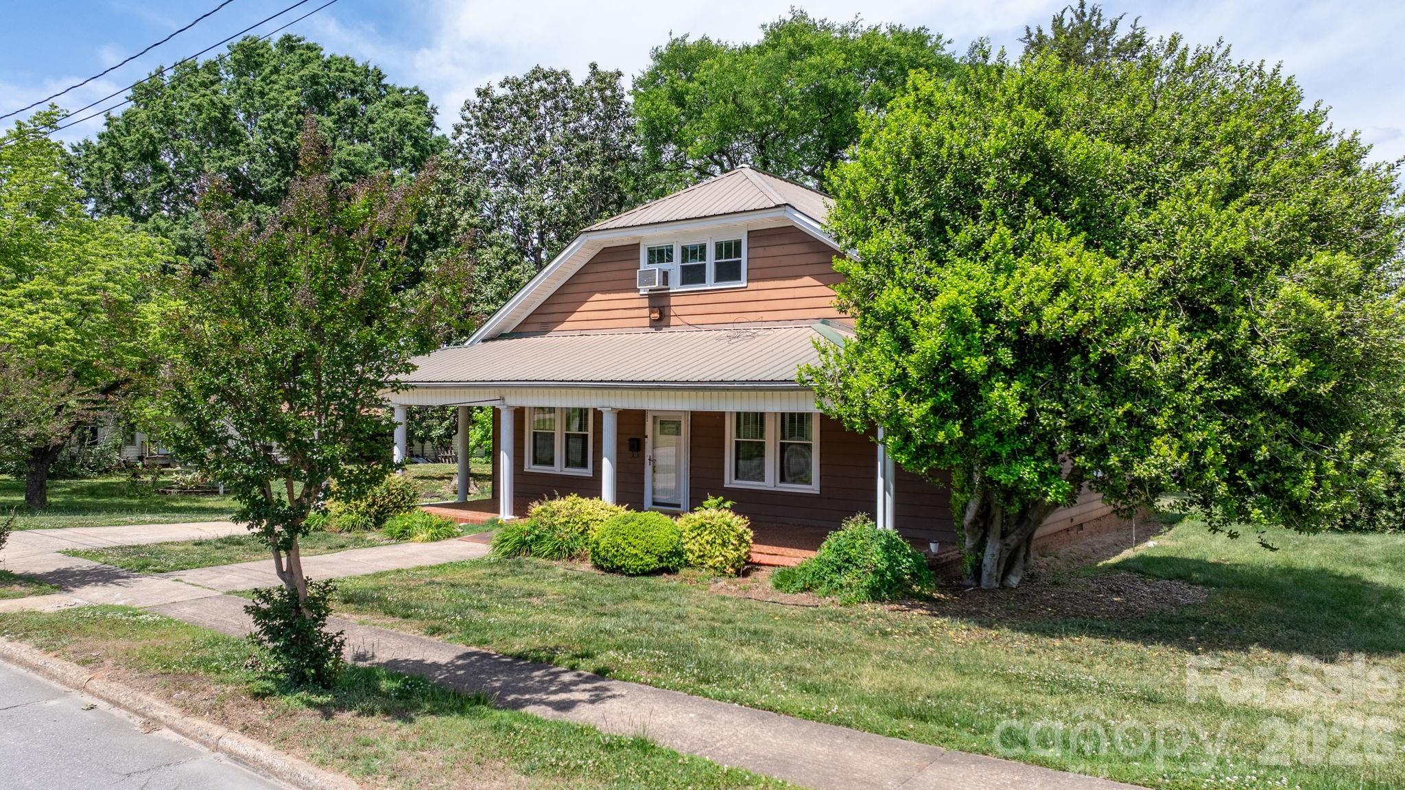 207 W Main Street — Maiden
