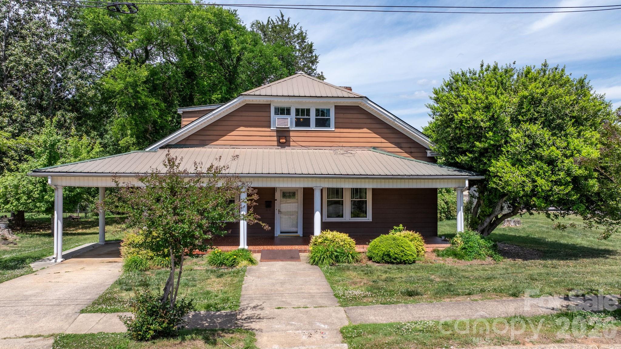 207 W Main Street — Maiden
