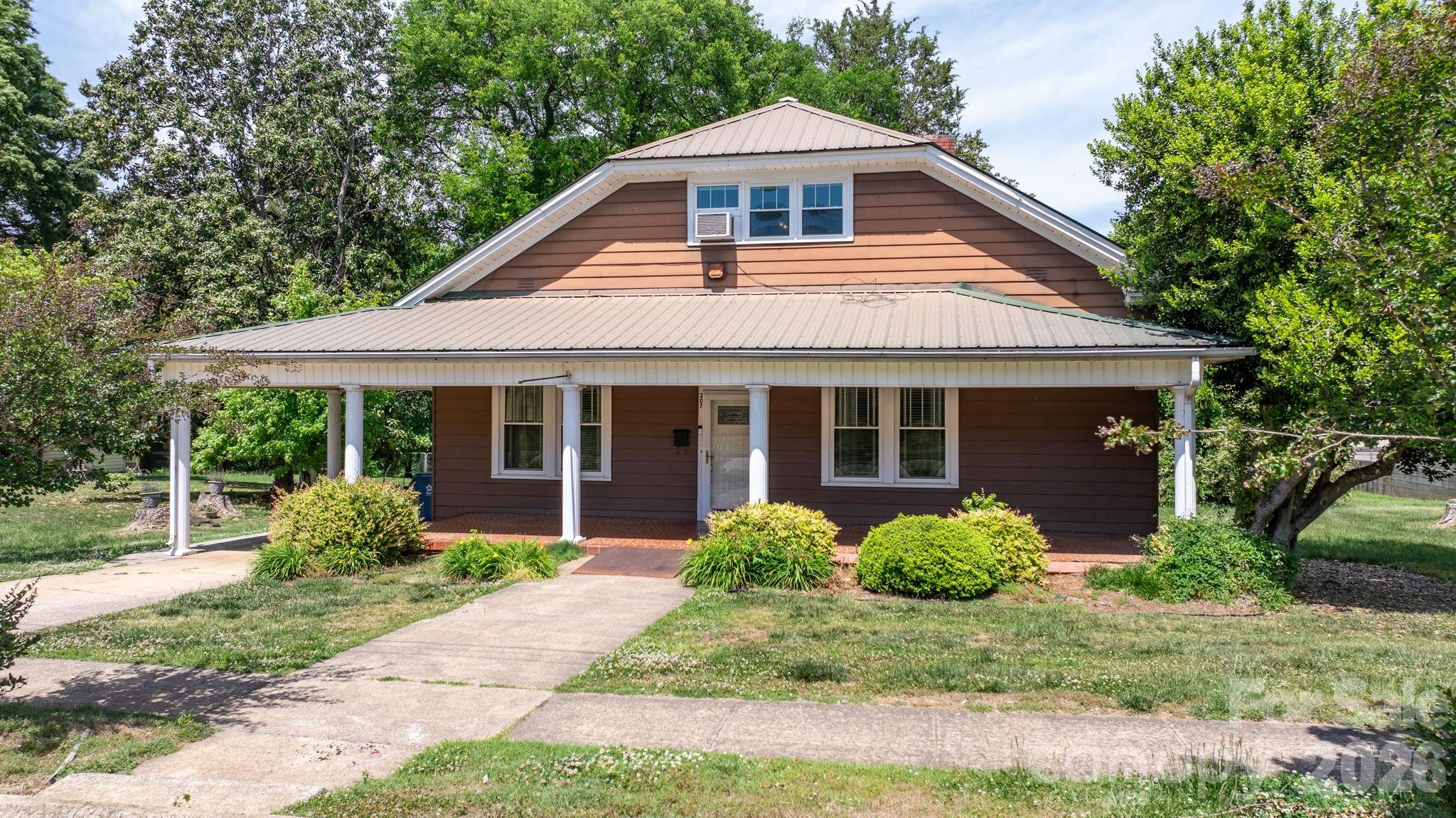 207 W Main Street — Maiden