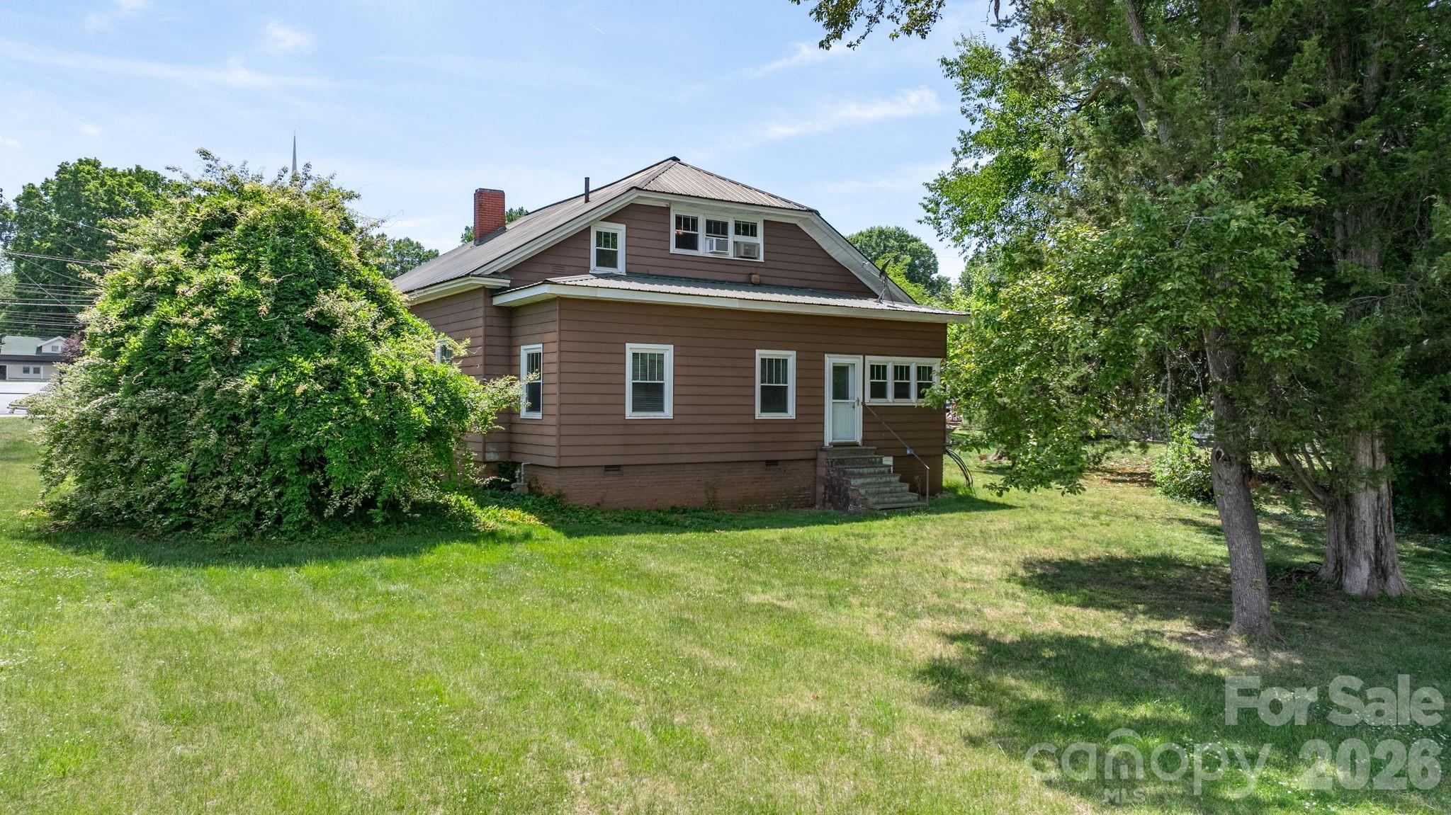 207 W Main Street — Maiden