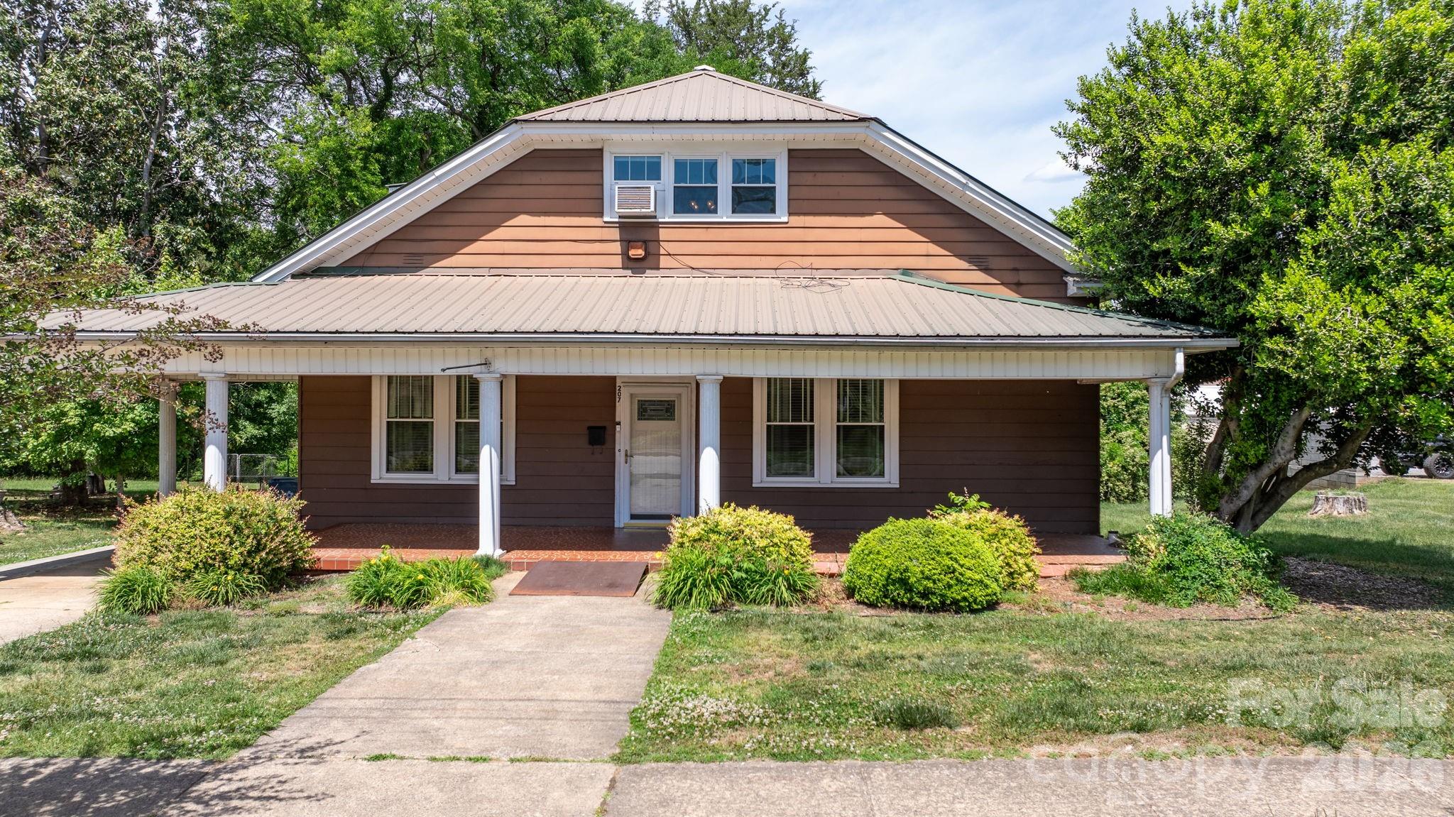 207 W Main Street — Maiden