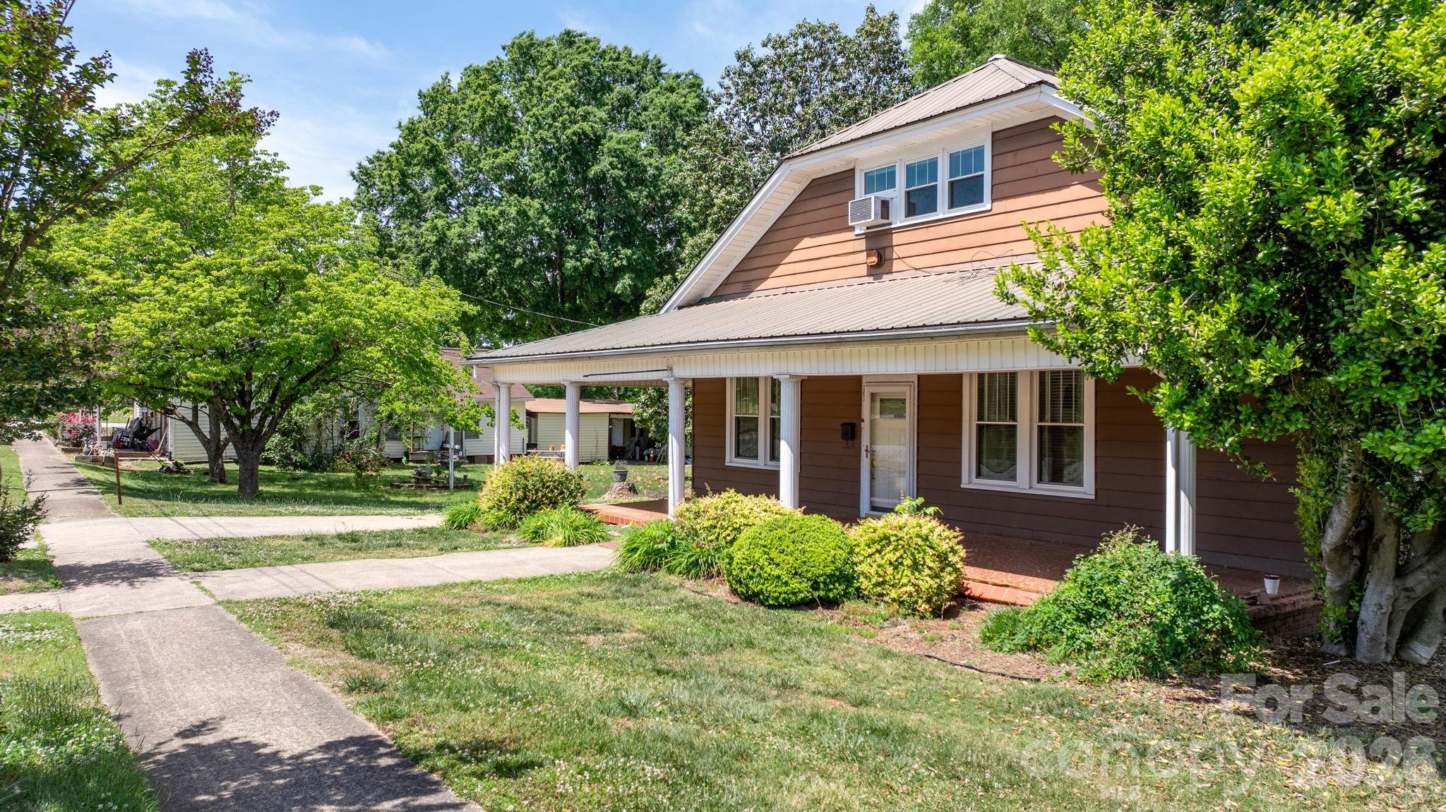 207 W Main Street — Maiden