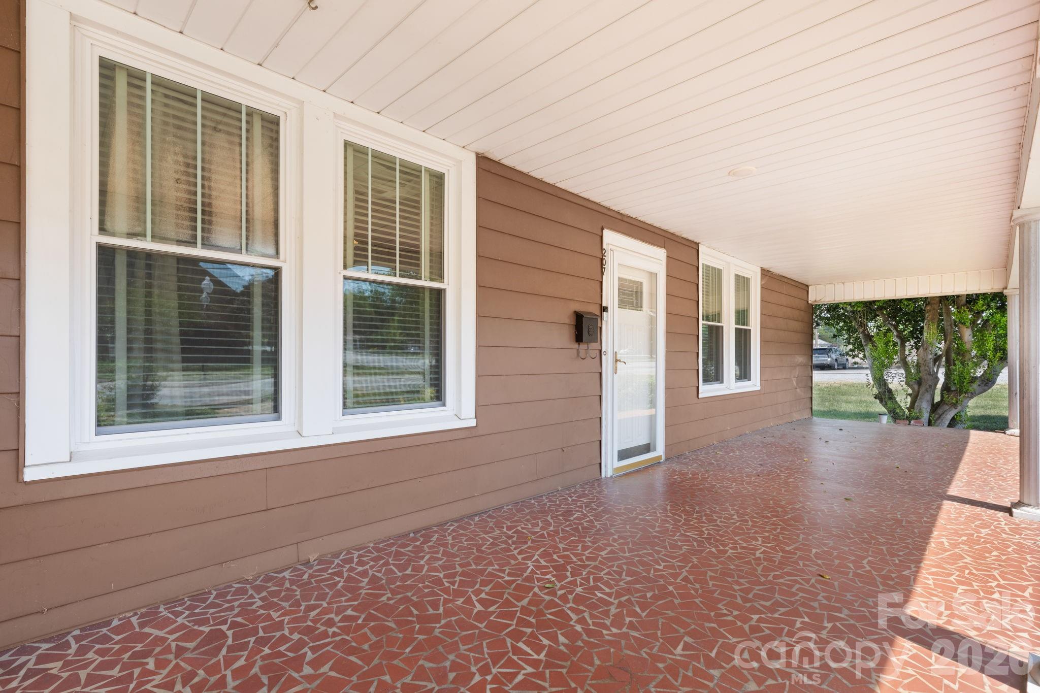 207 W Main Street — Maiden