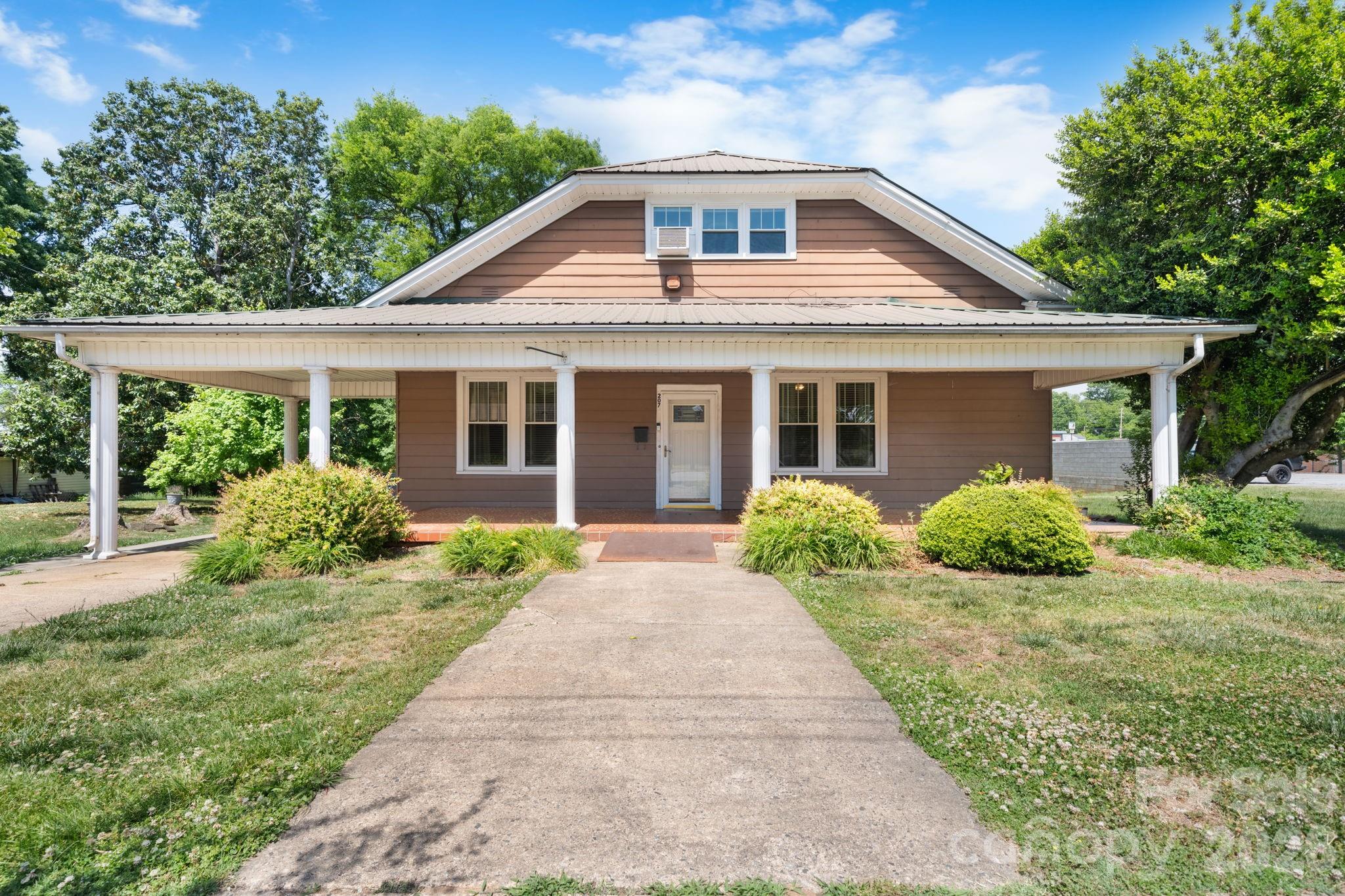 207 W Main Street — Maiden