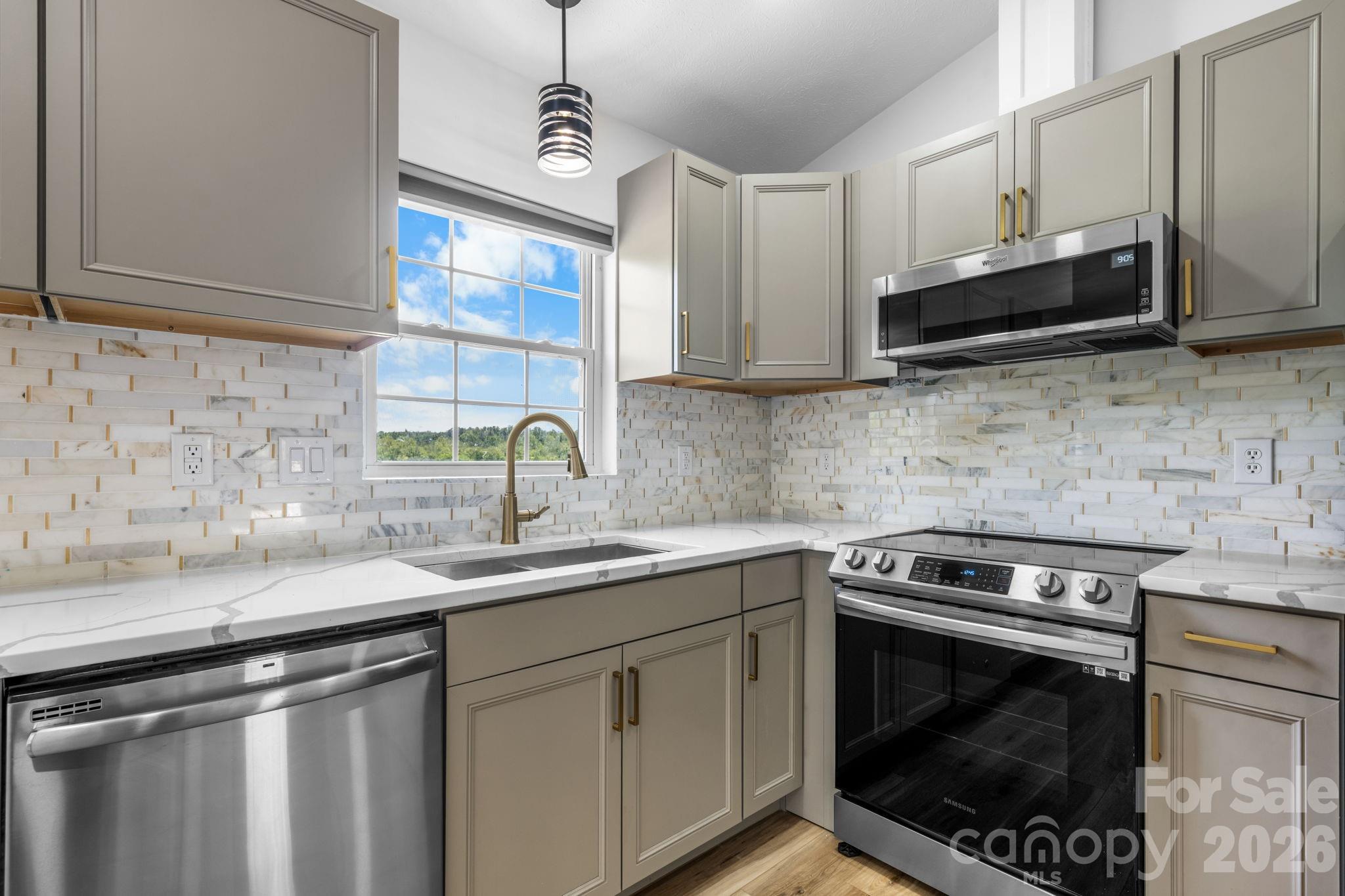 4362 Calico Road — Lenoir