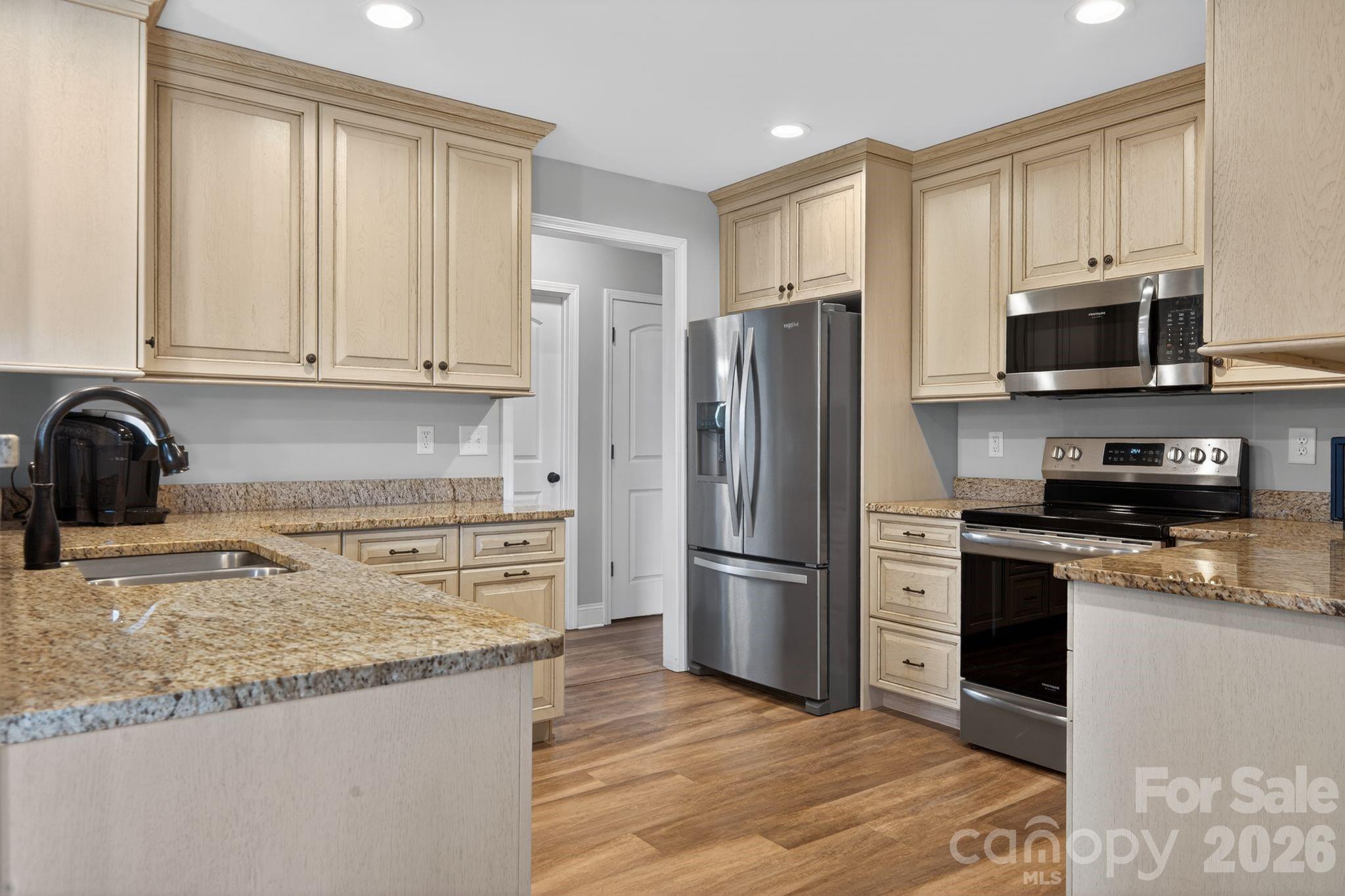 879 Doggett Road — Forest City