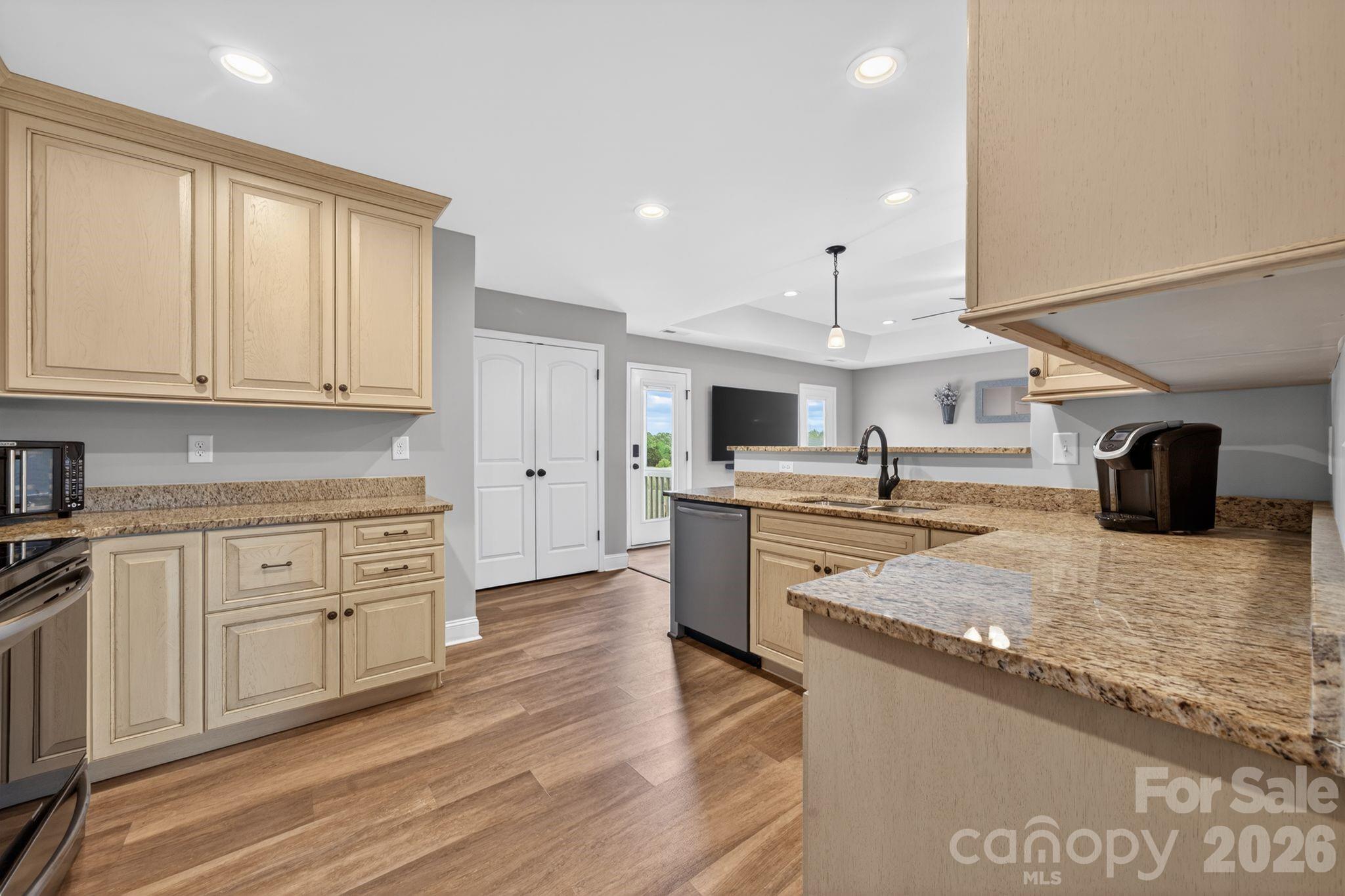 879 Doggett Road — Forest City