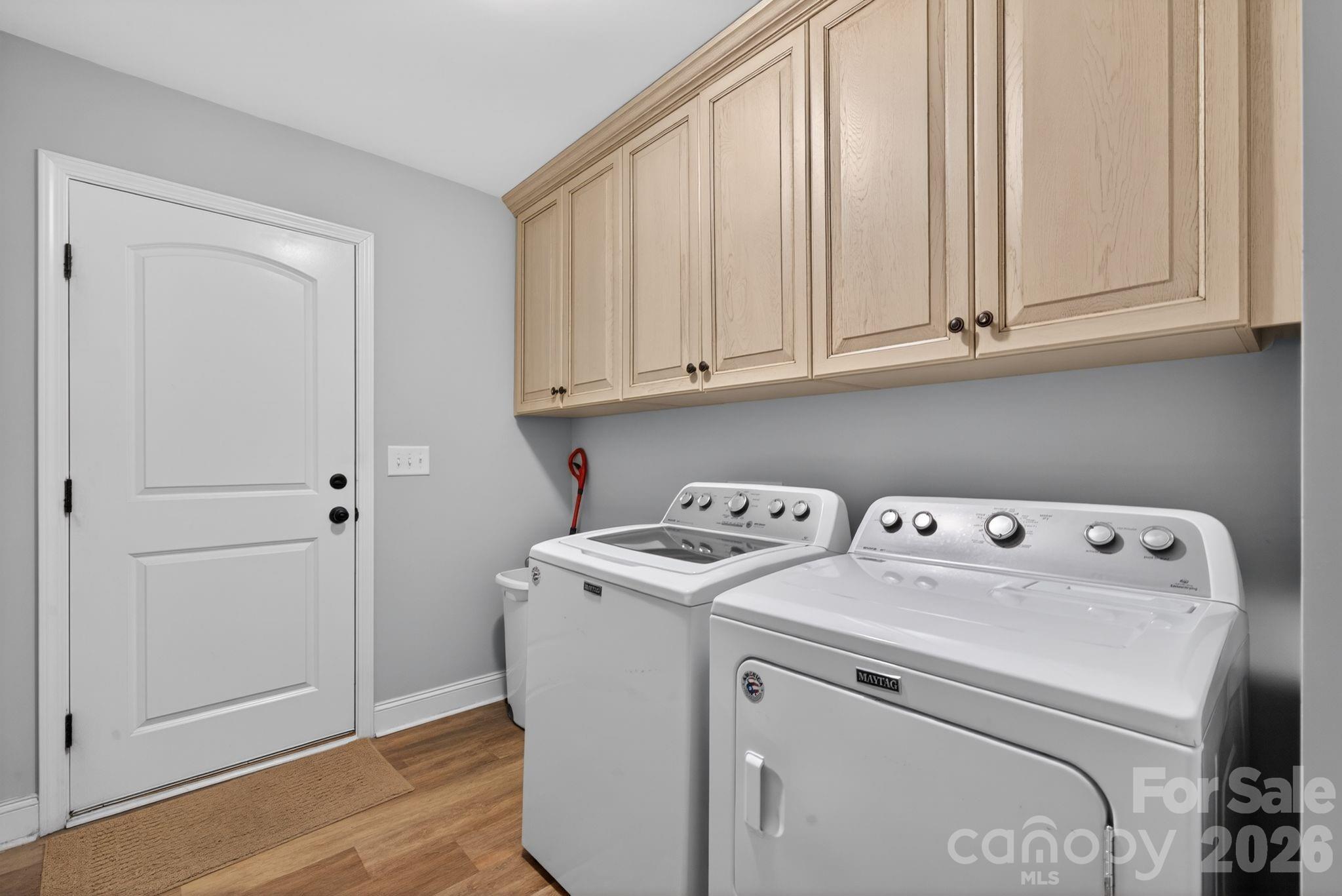 879 Doggett Road — Forest City