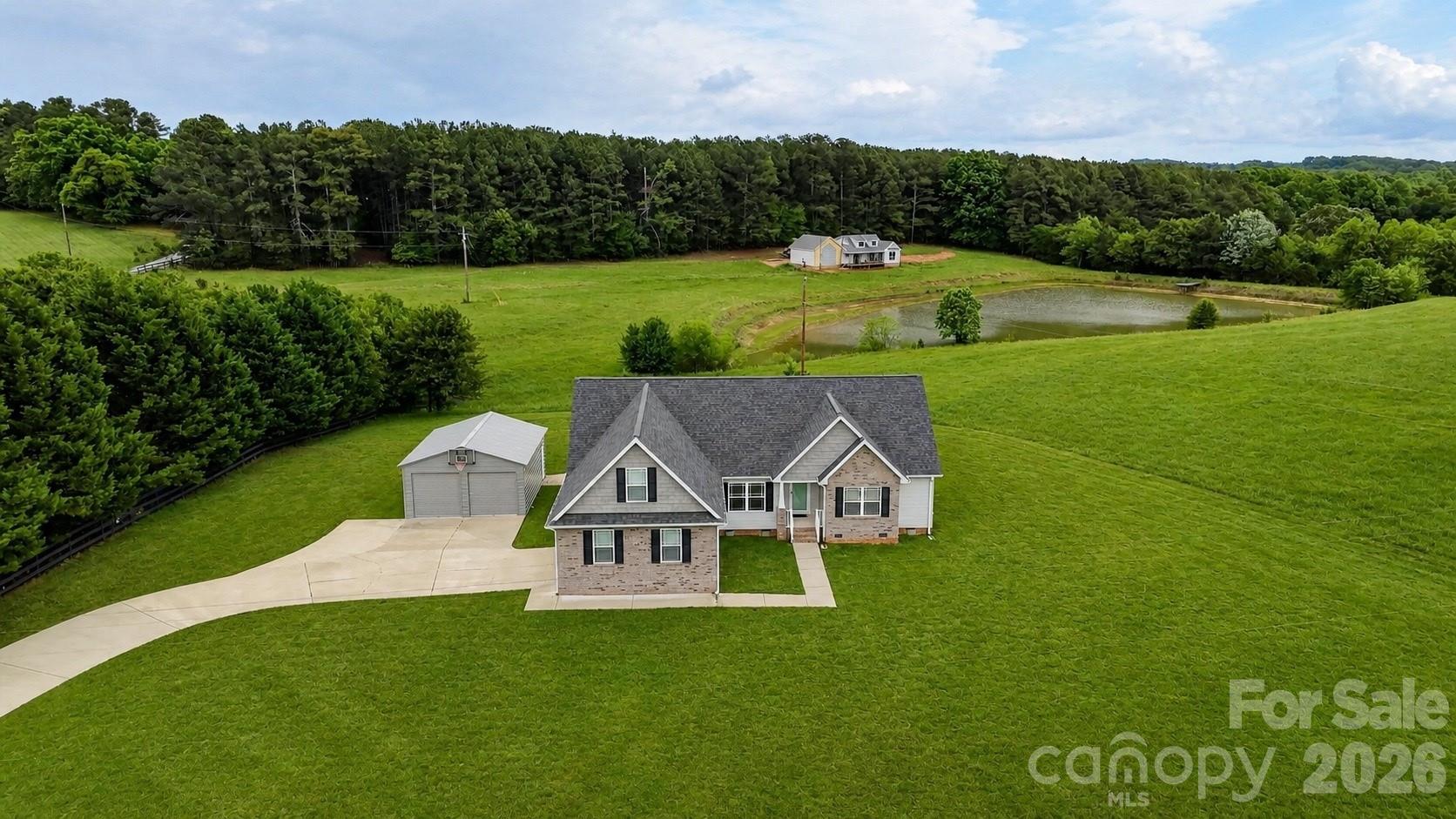 879 Doggett Road — Forest City