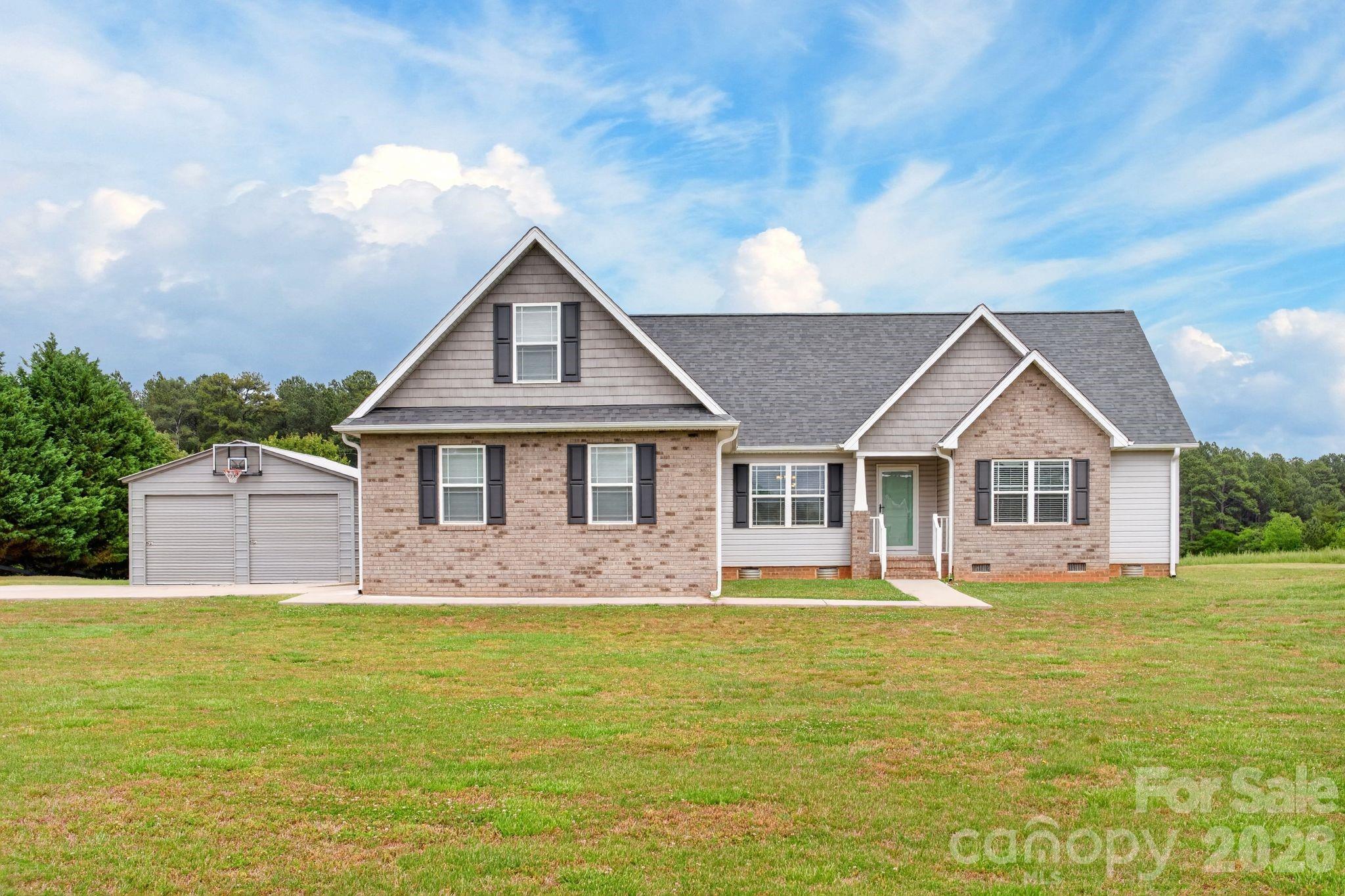 879 Doggett Road — Forest City
