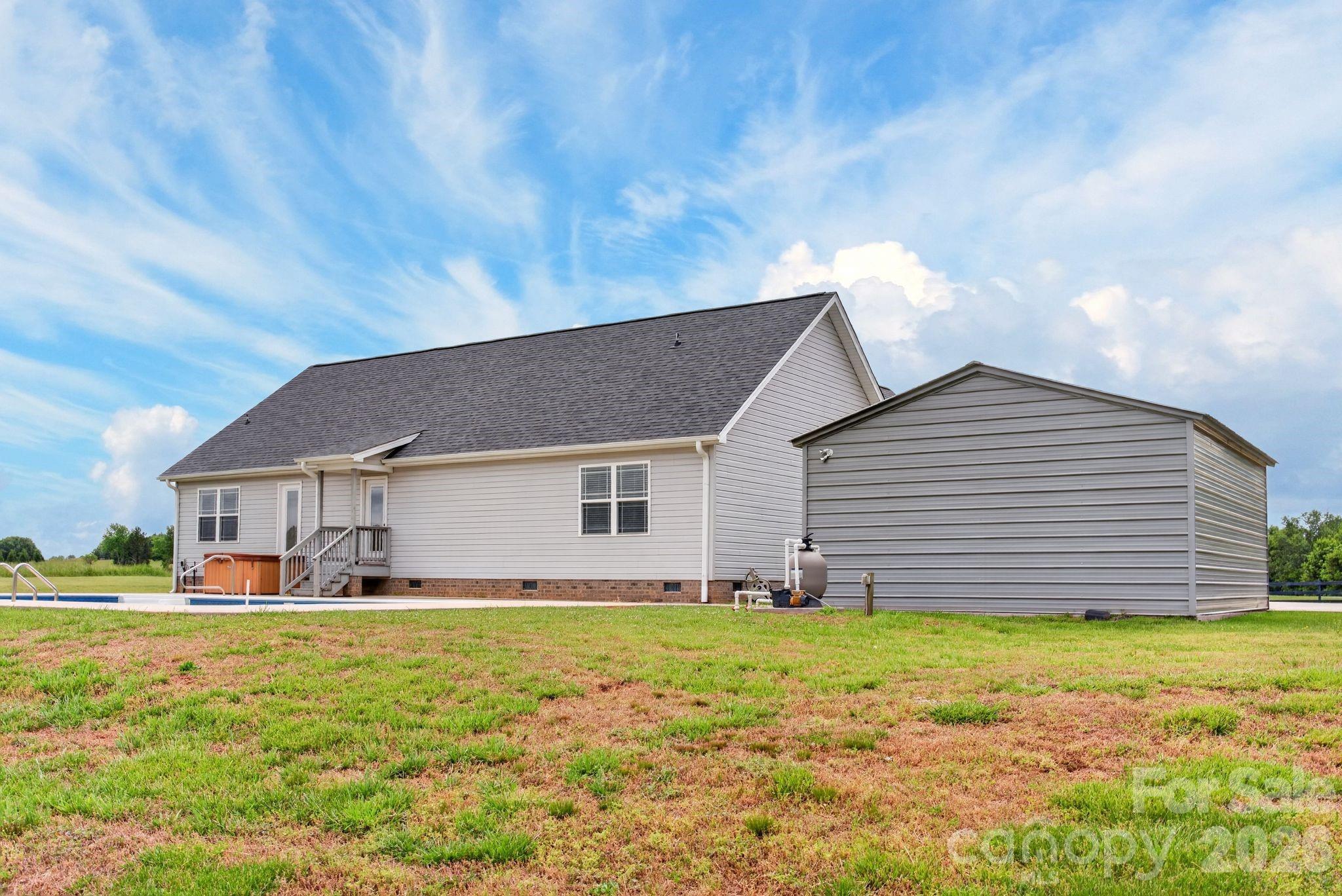 879 Doggett Road — Forest City