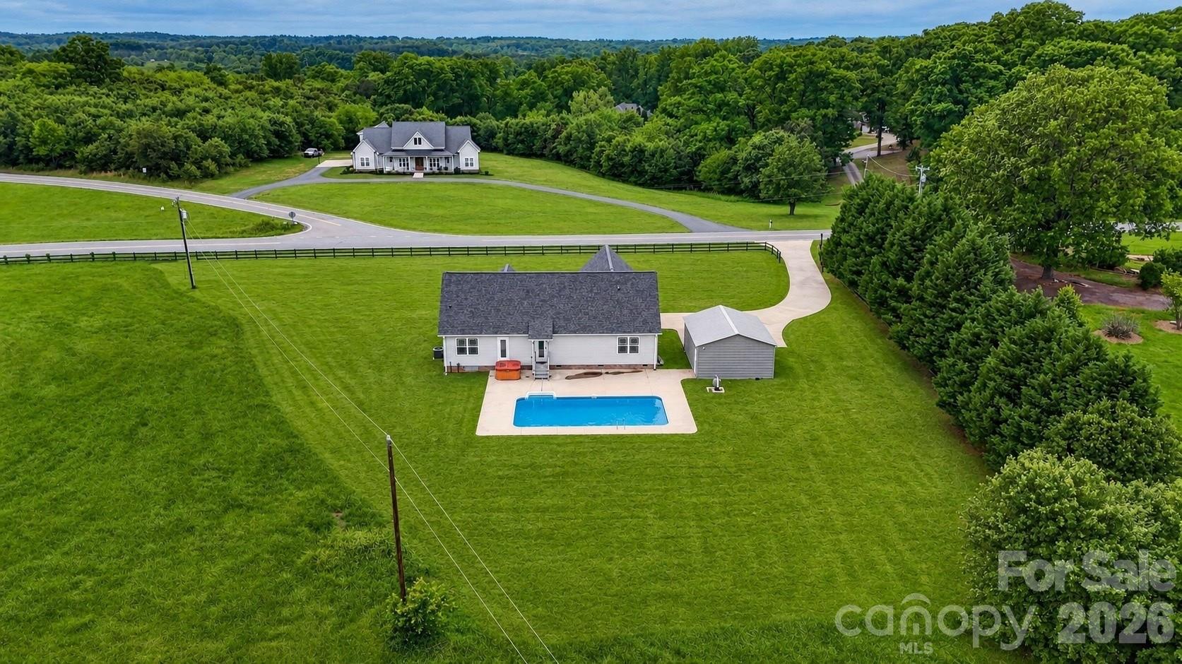 879 Doggett Road — Forest City