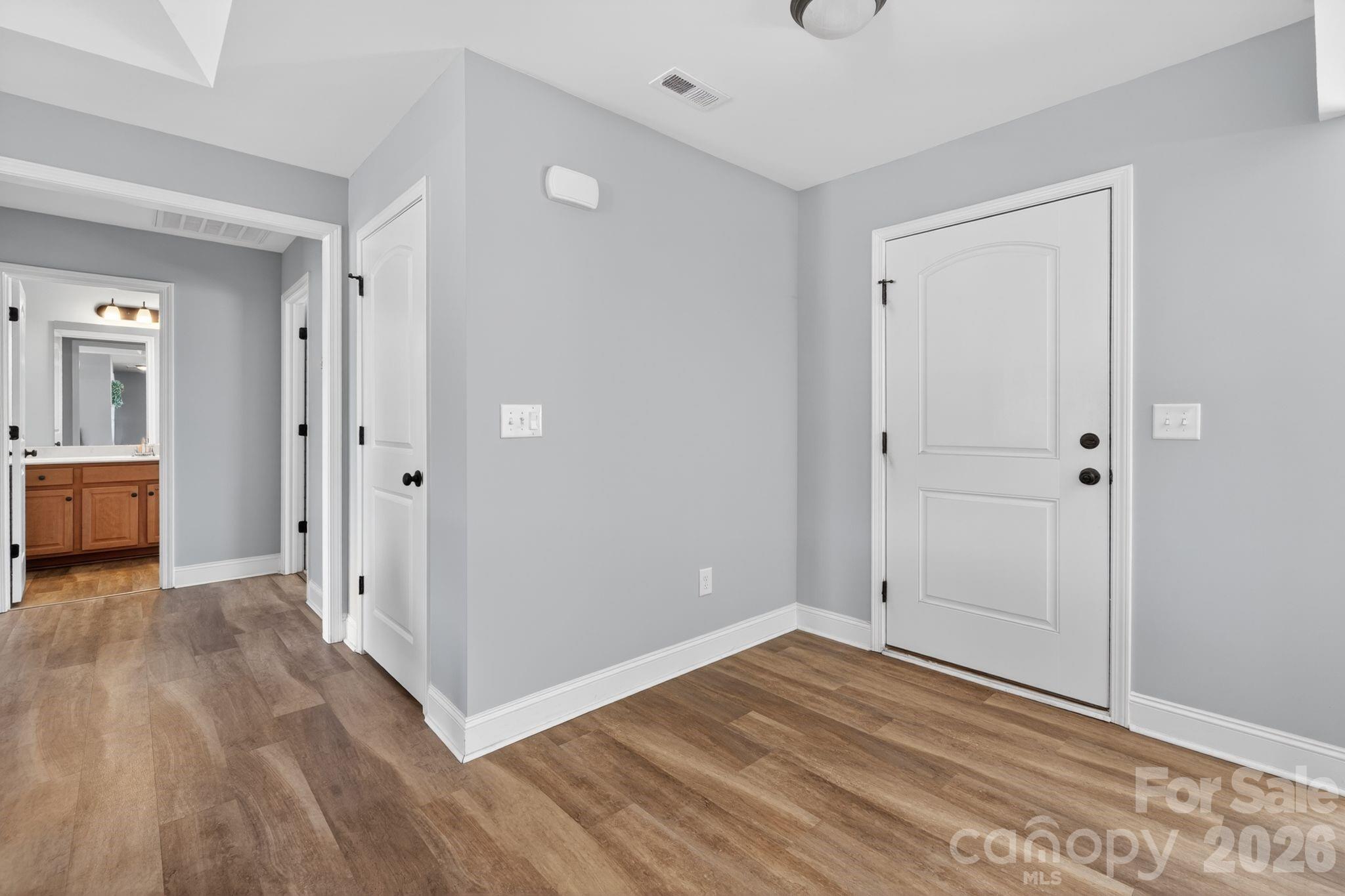 879 Doggett Road — Forest City