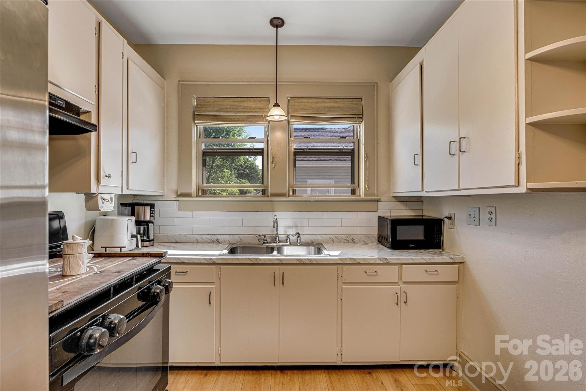 220 W 8th Street — Newton