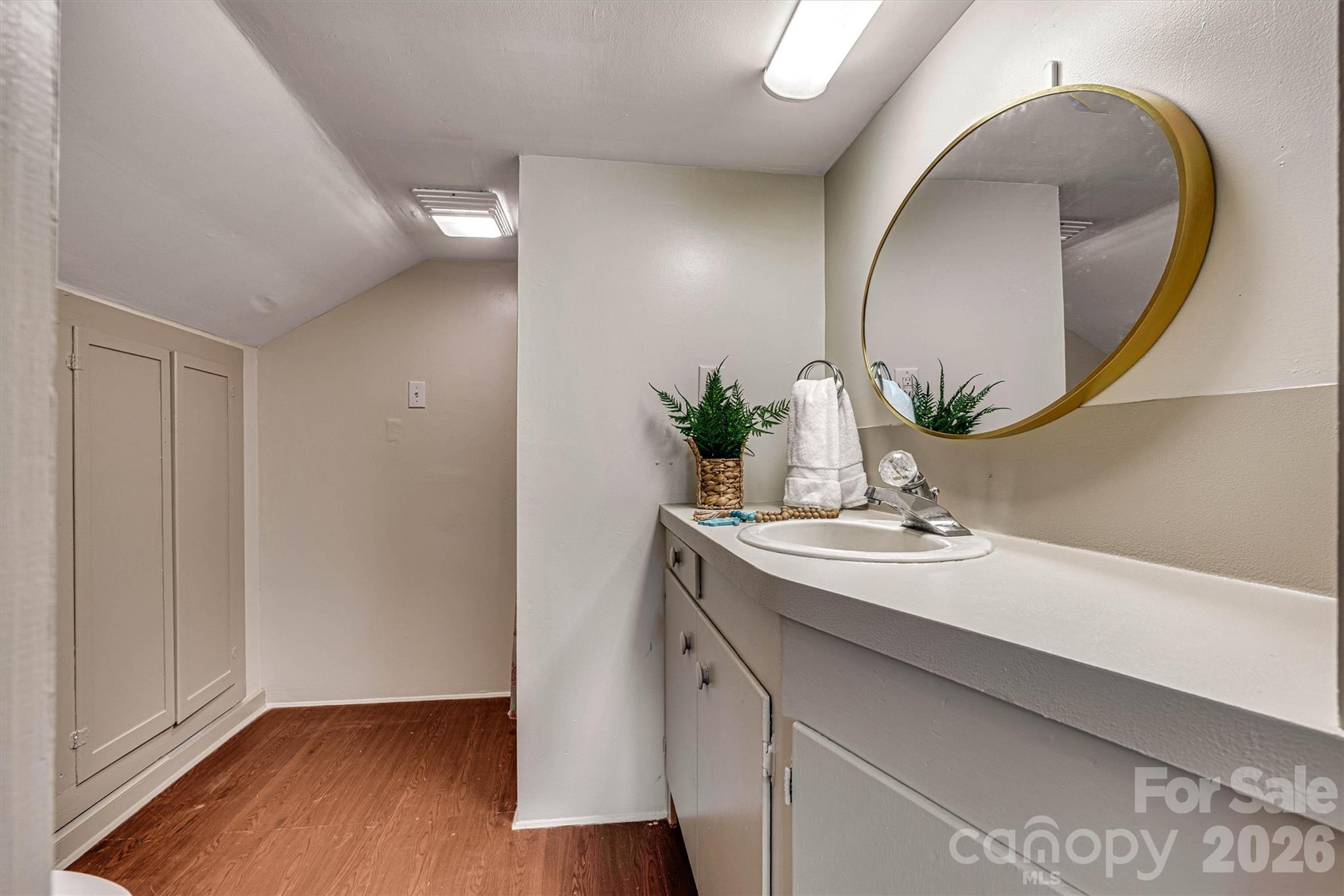 220 W 8th Street — Newton