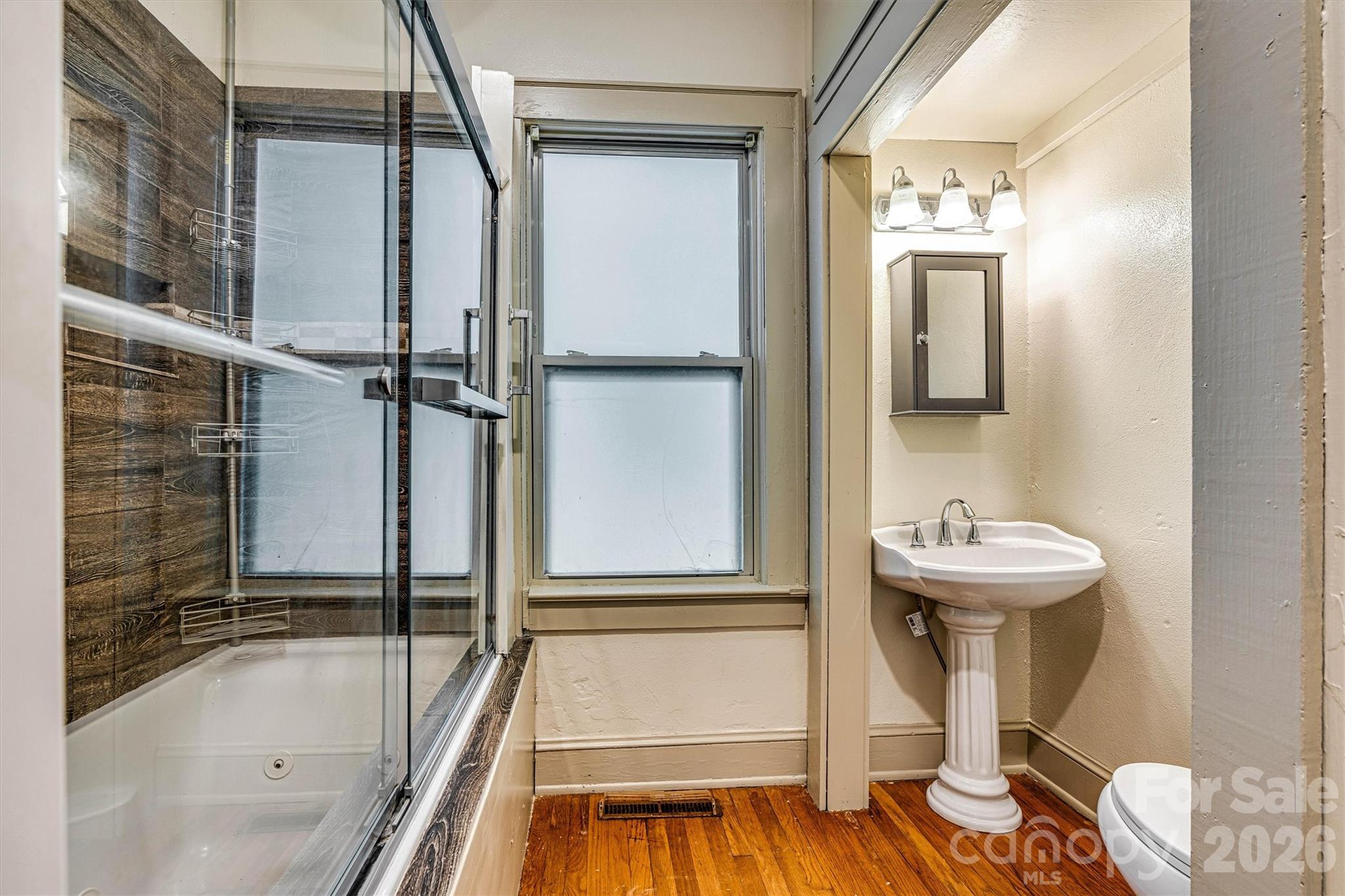220 W 8th Street — Newton