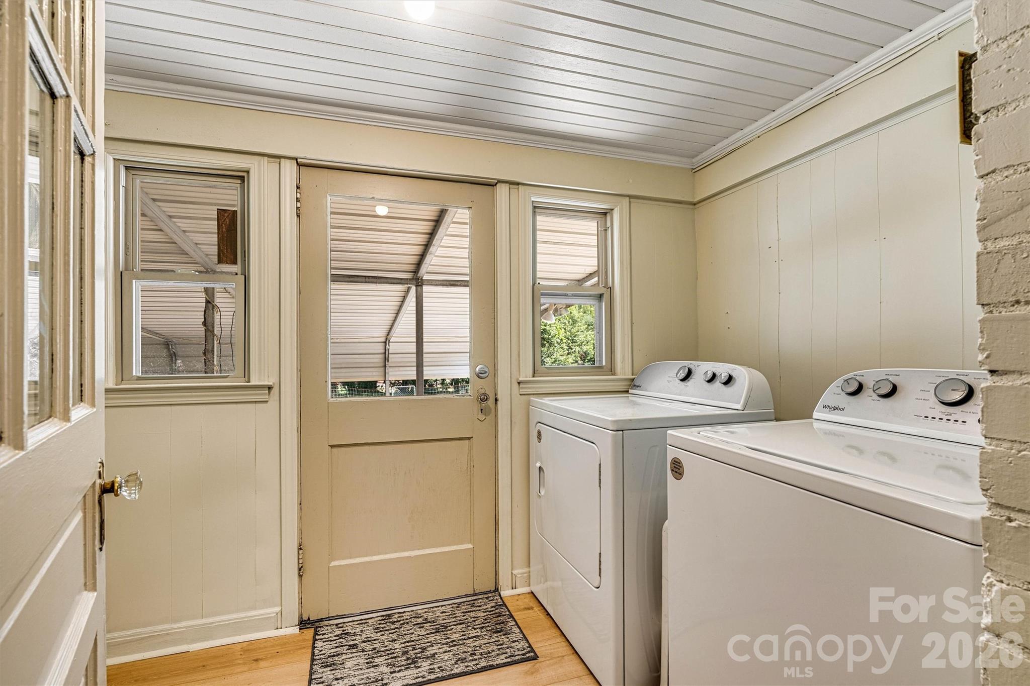 220 W 8th Street — Newton