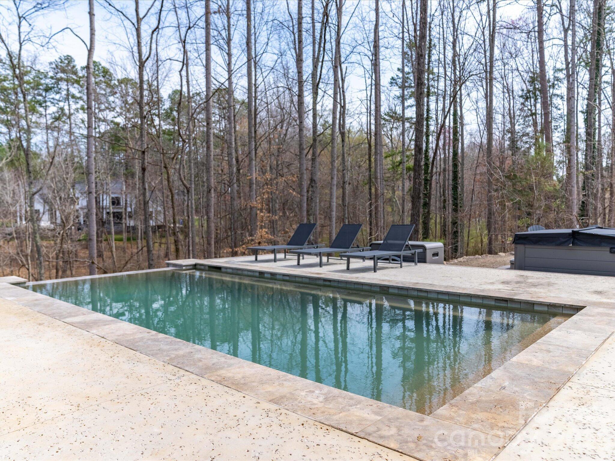 562 Normandy Road — Mooresville