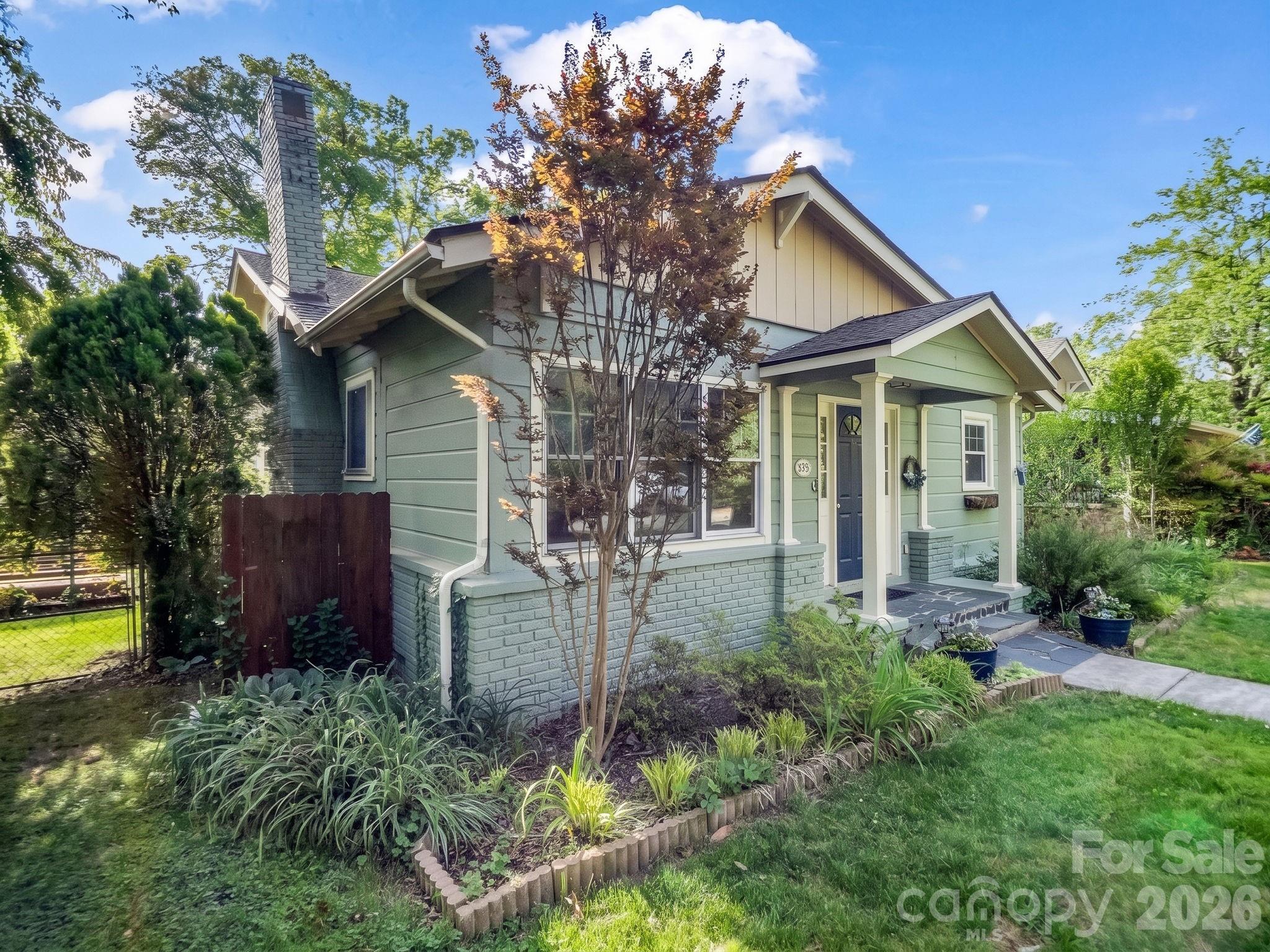 1534 Kensington Road — Hendersonville