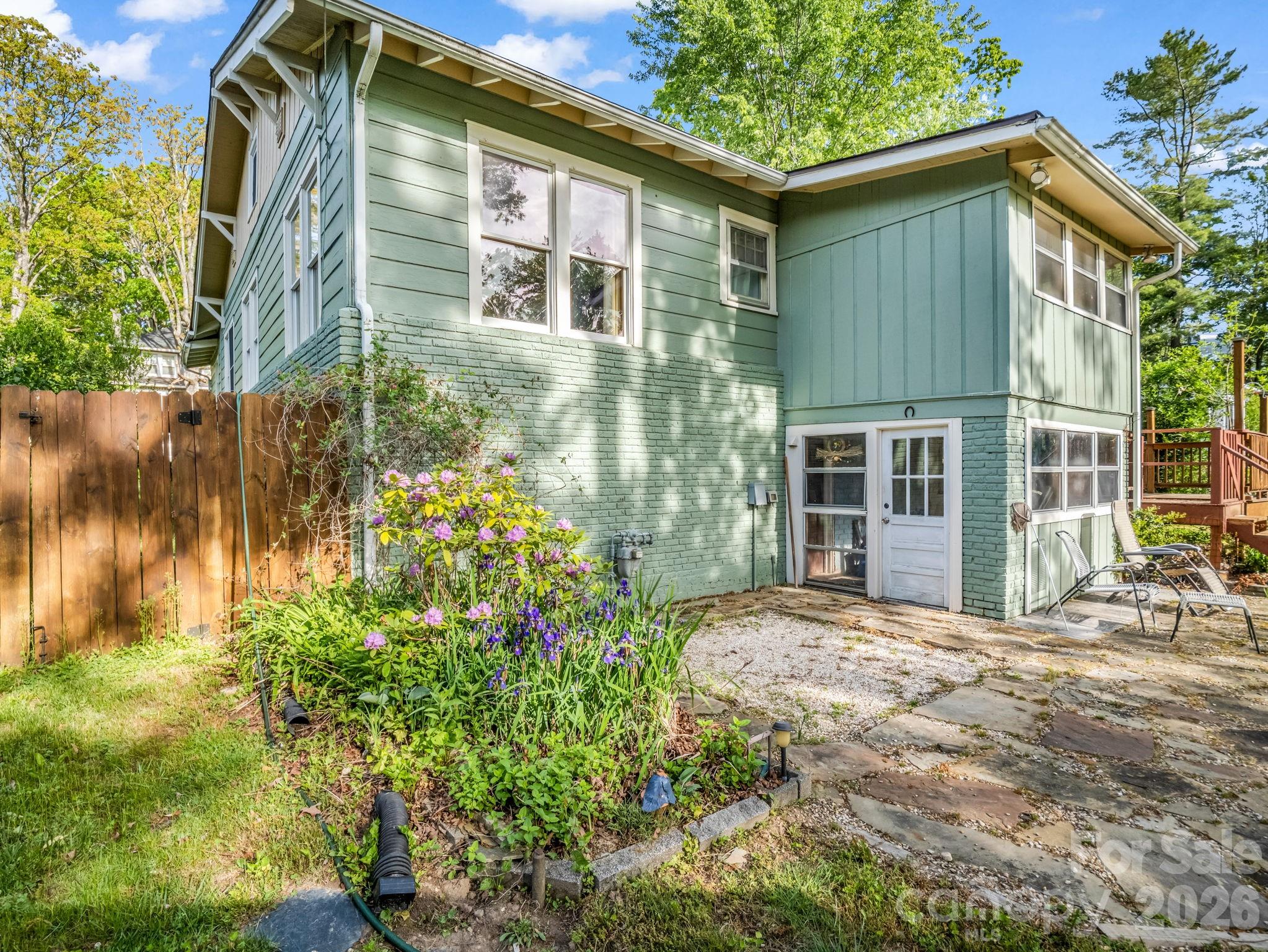 1534 Kensington Road — Hendersonville