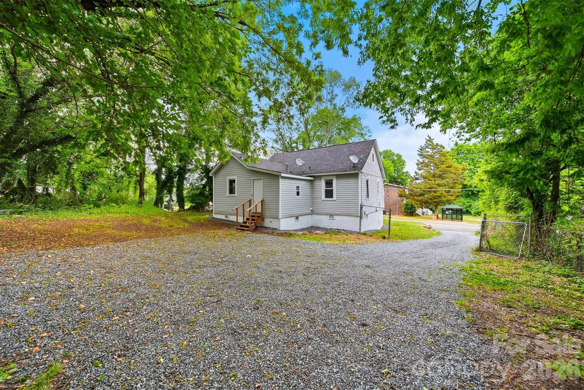 912 S Center Street — Hickory