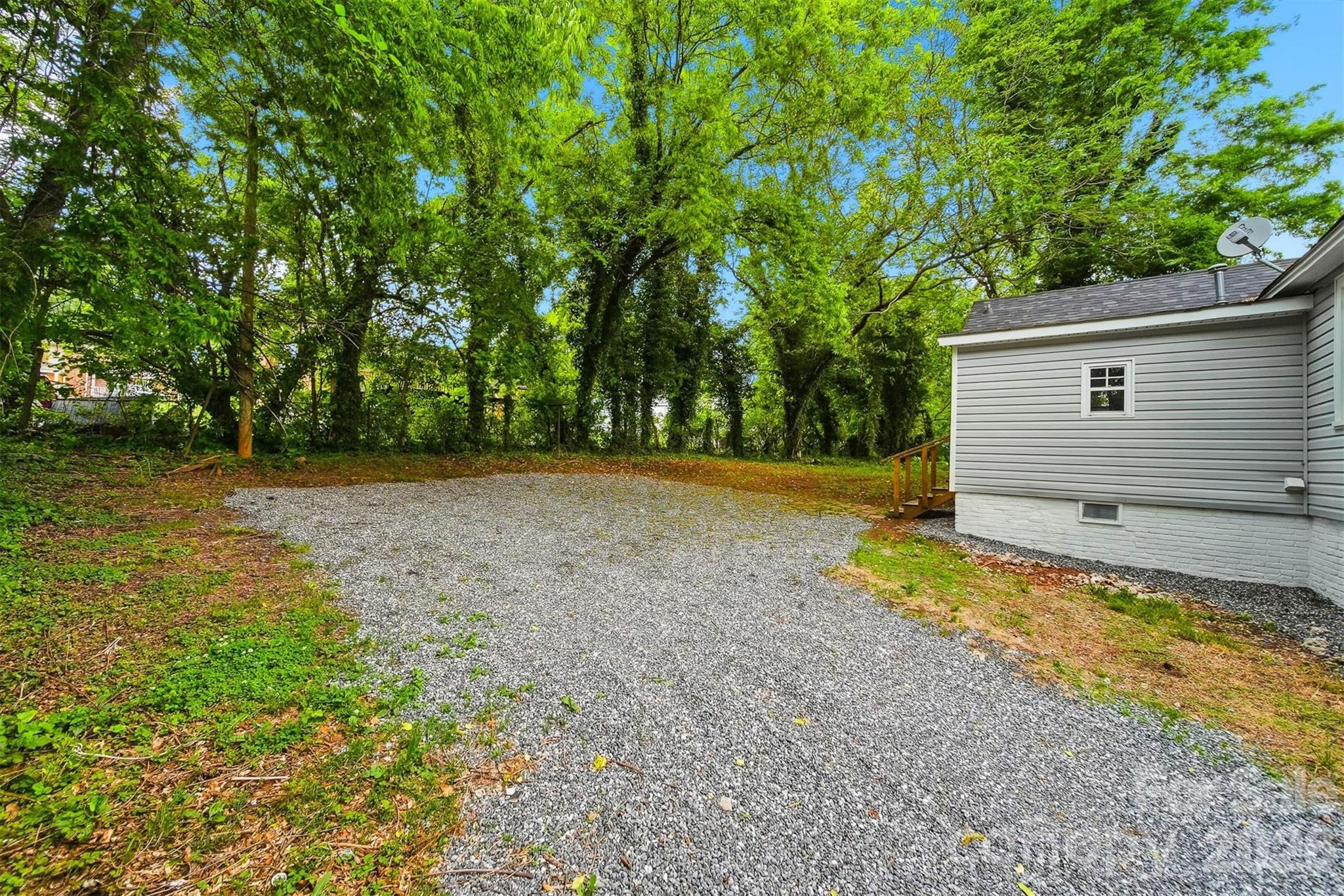 912 S Center Street — Hickory